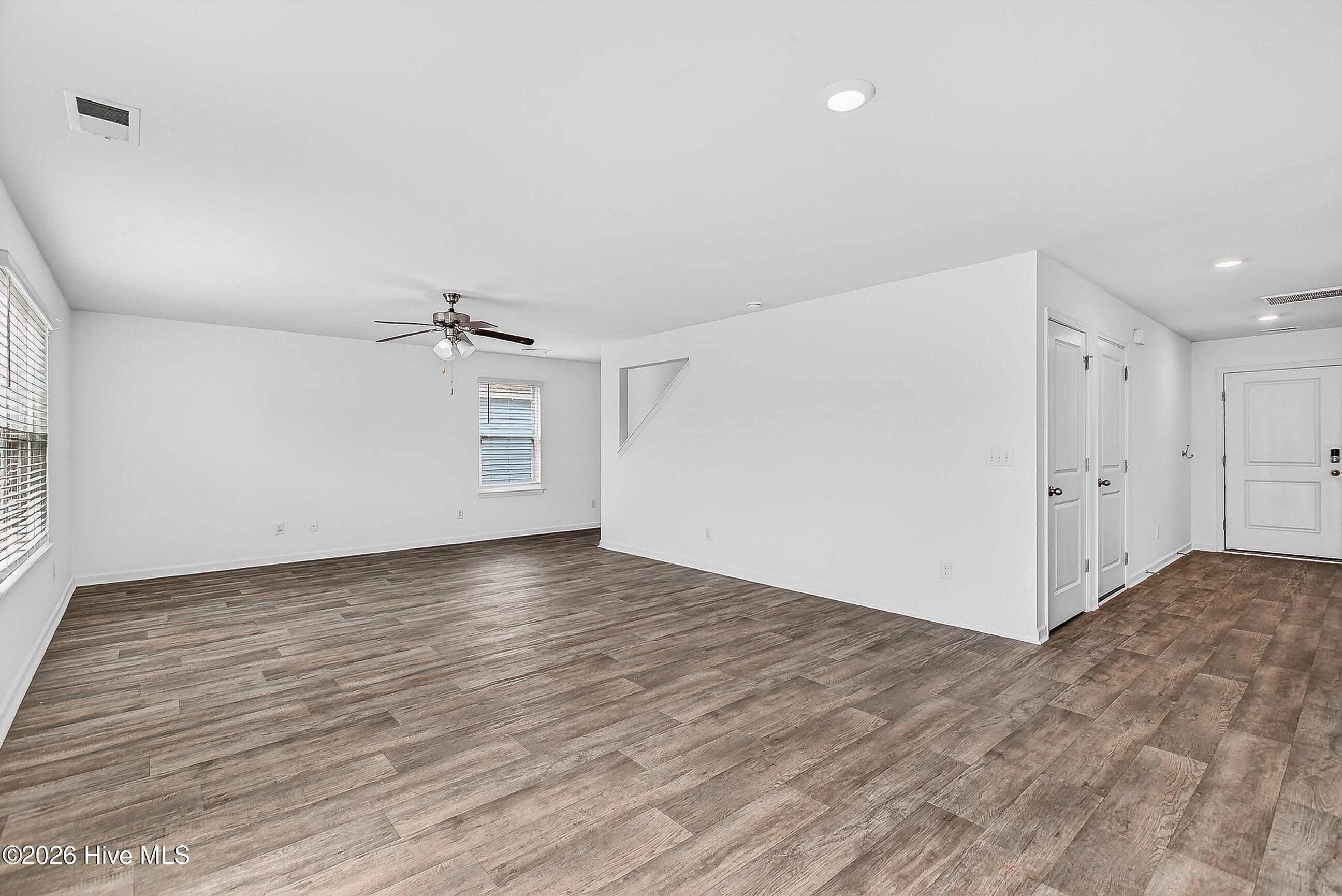 100565797 | Photo 12