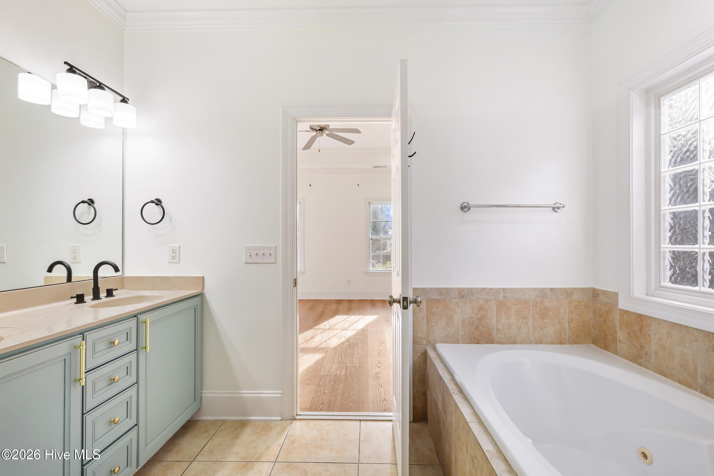 100547349 | Photo 30