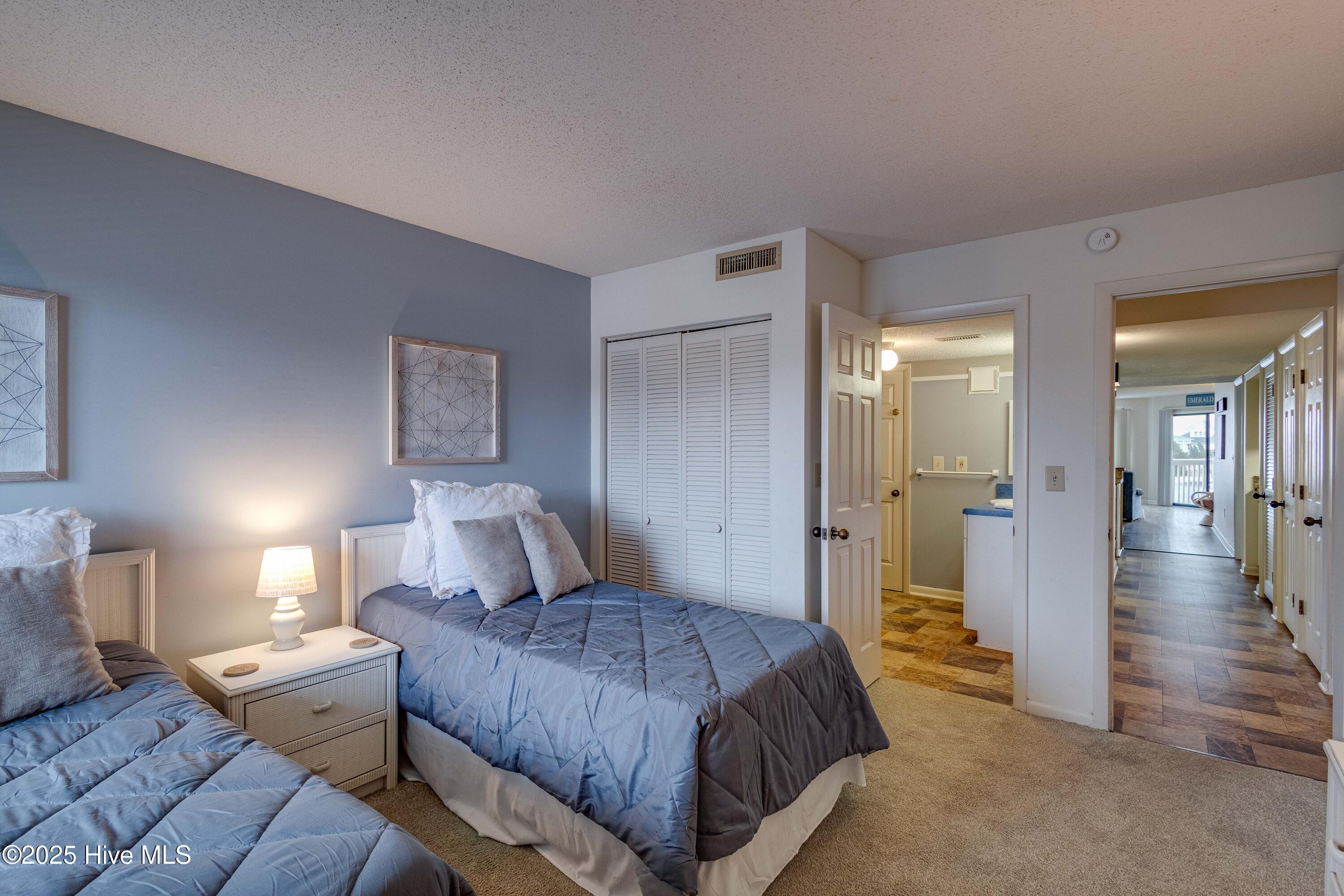 100494950 | Photo 22