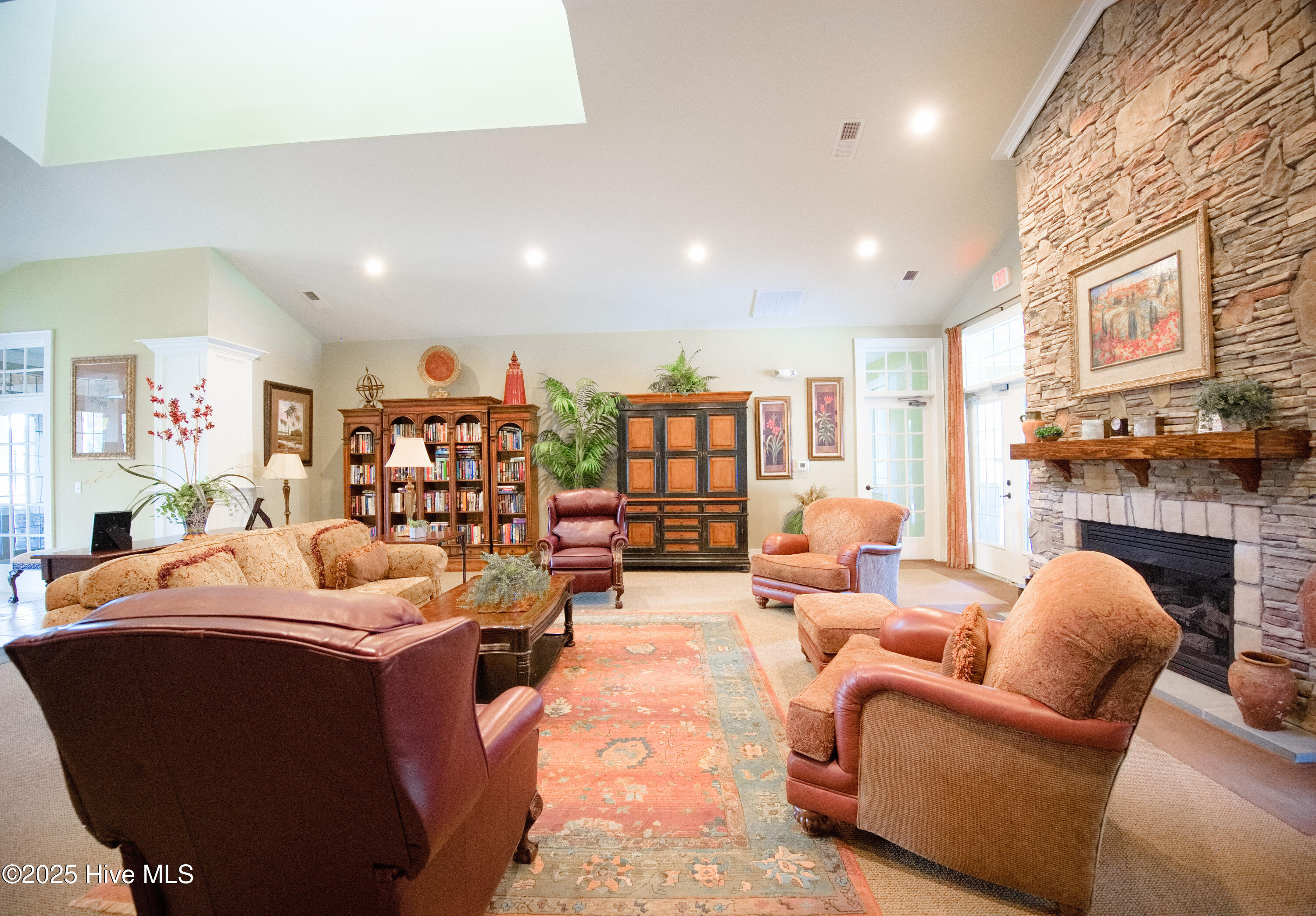 100546521 | Photo 101