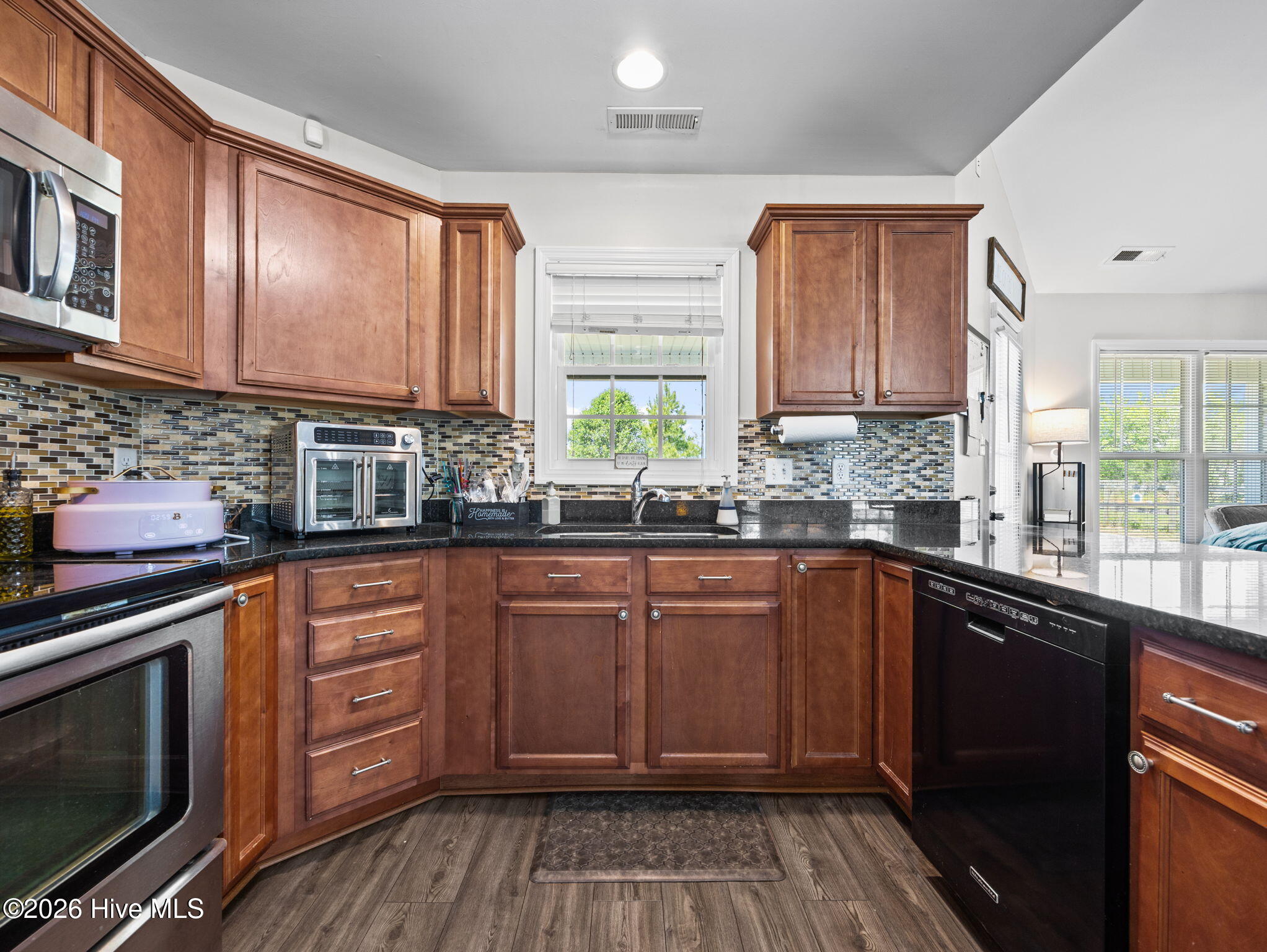 100569834 | Photo 14