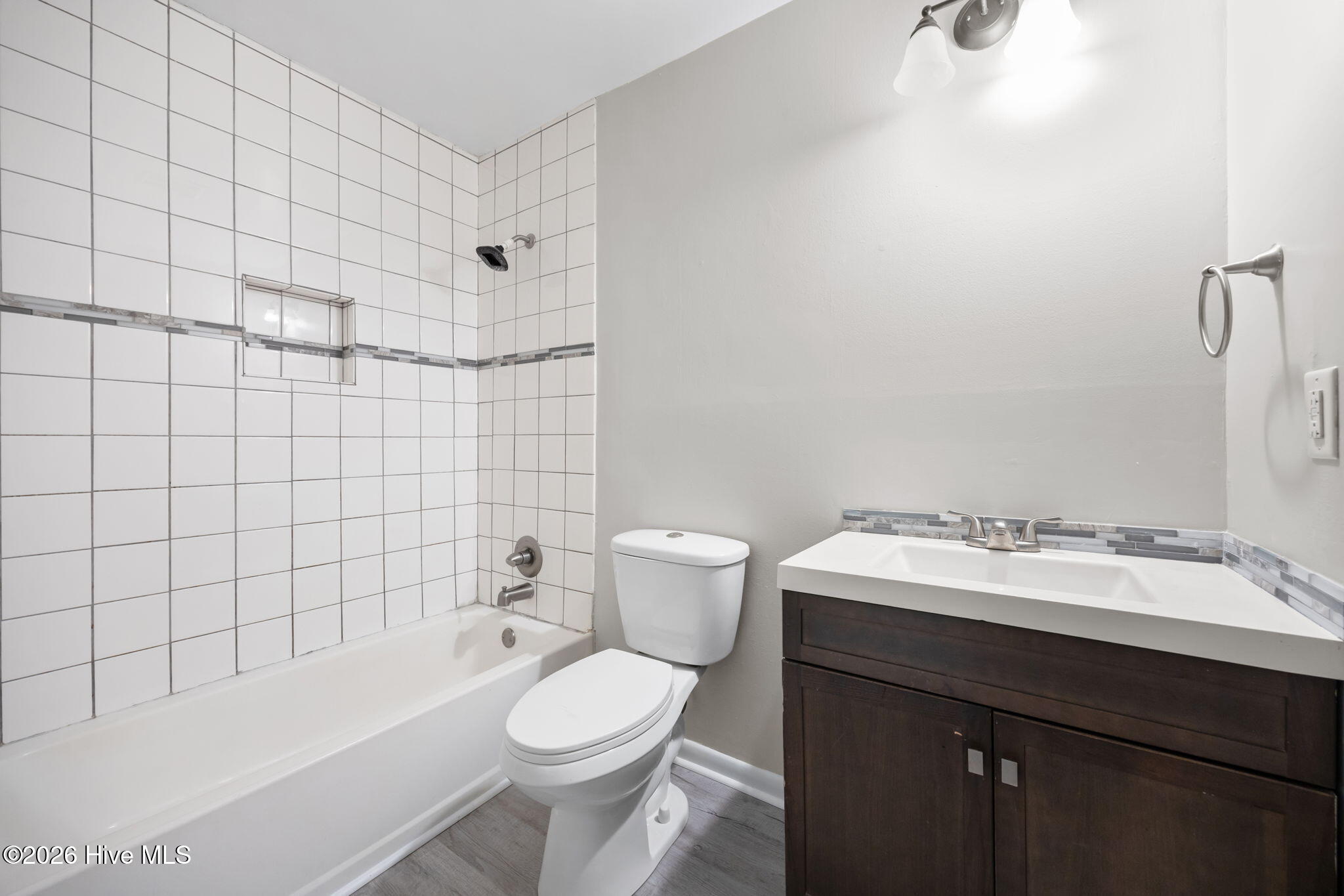 100552906 | Photo 19