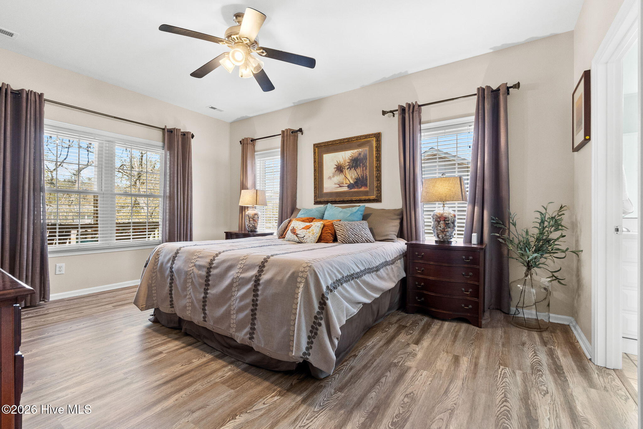 100562755 | Photo 10