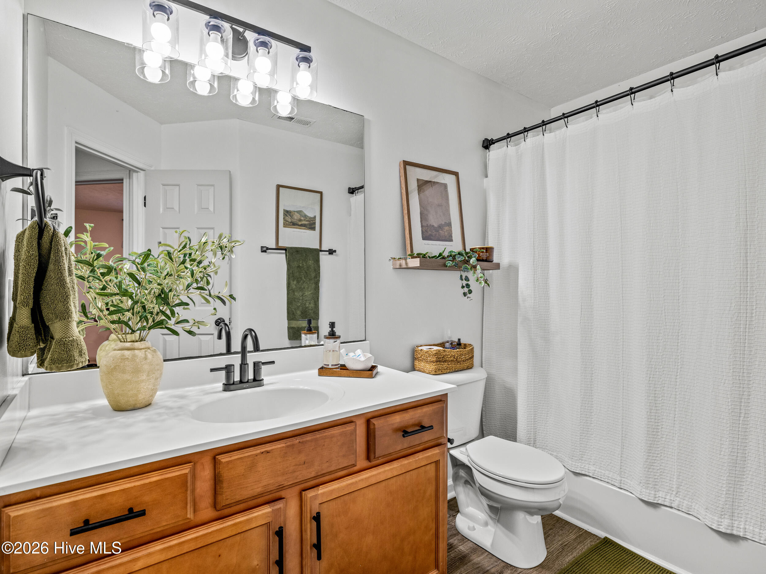 100554161 | Photo 30