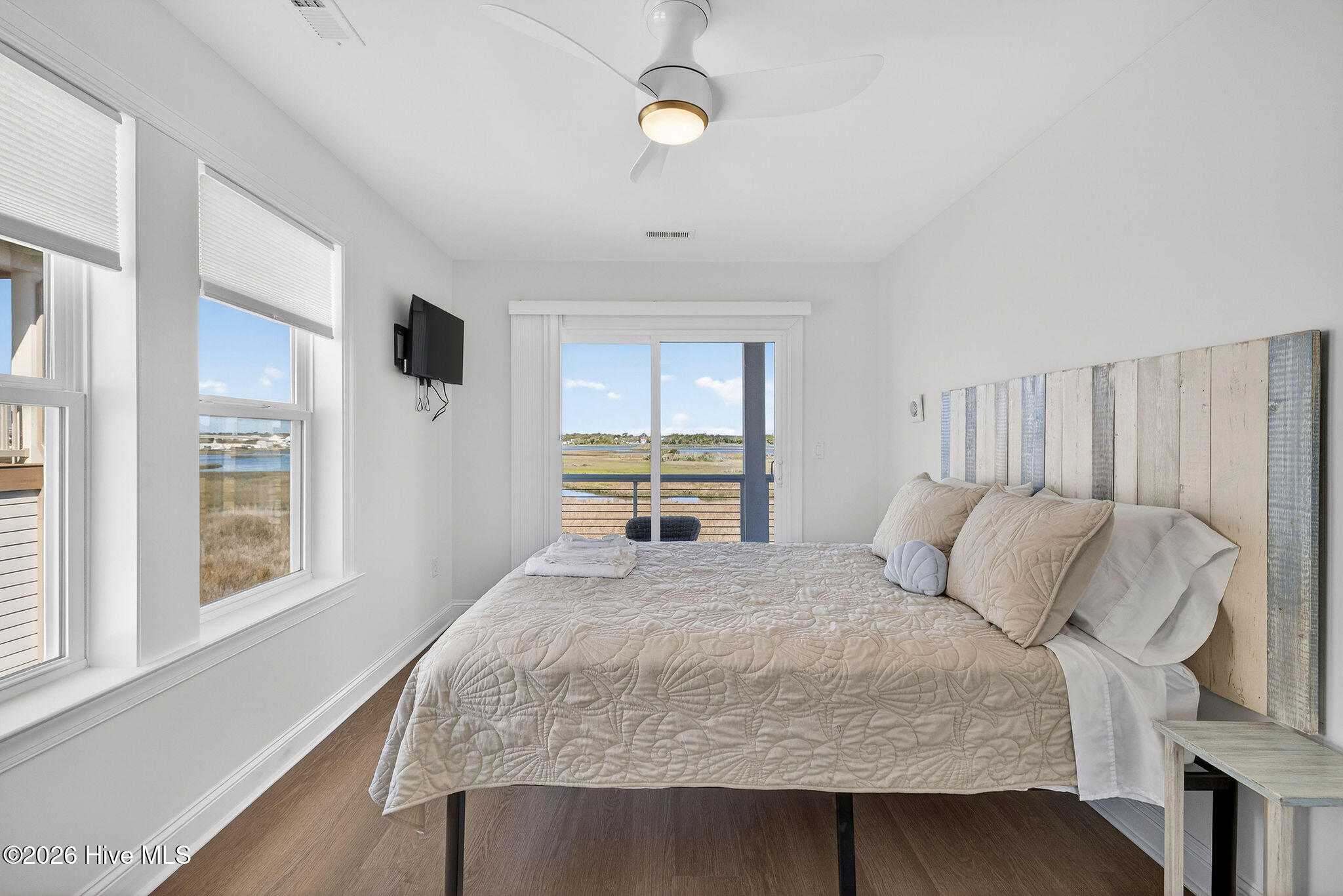 100565541 | Photo 28