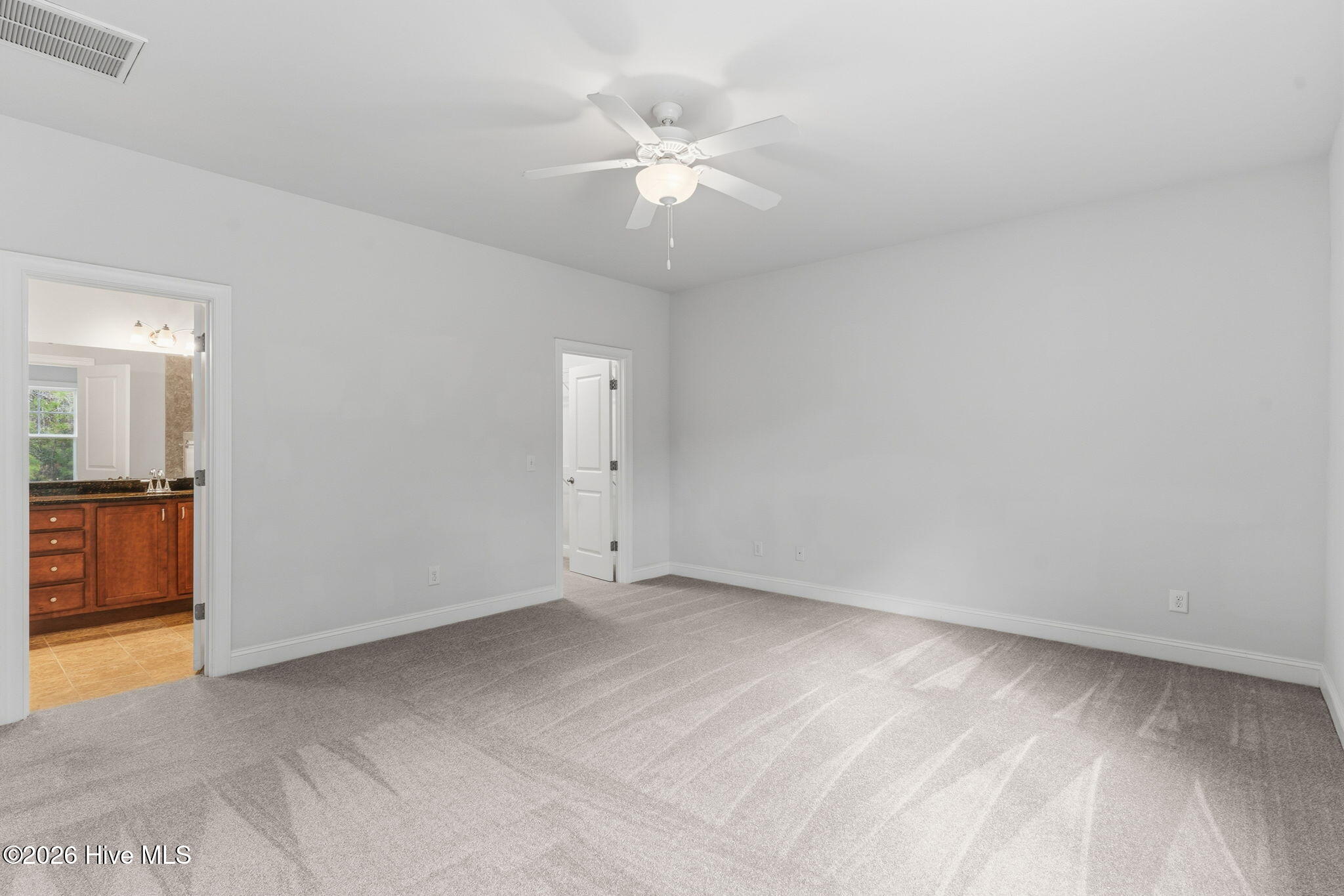 100558174 | Photo 19