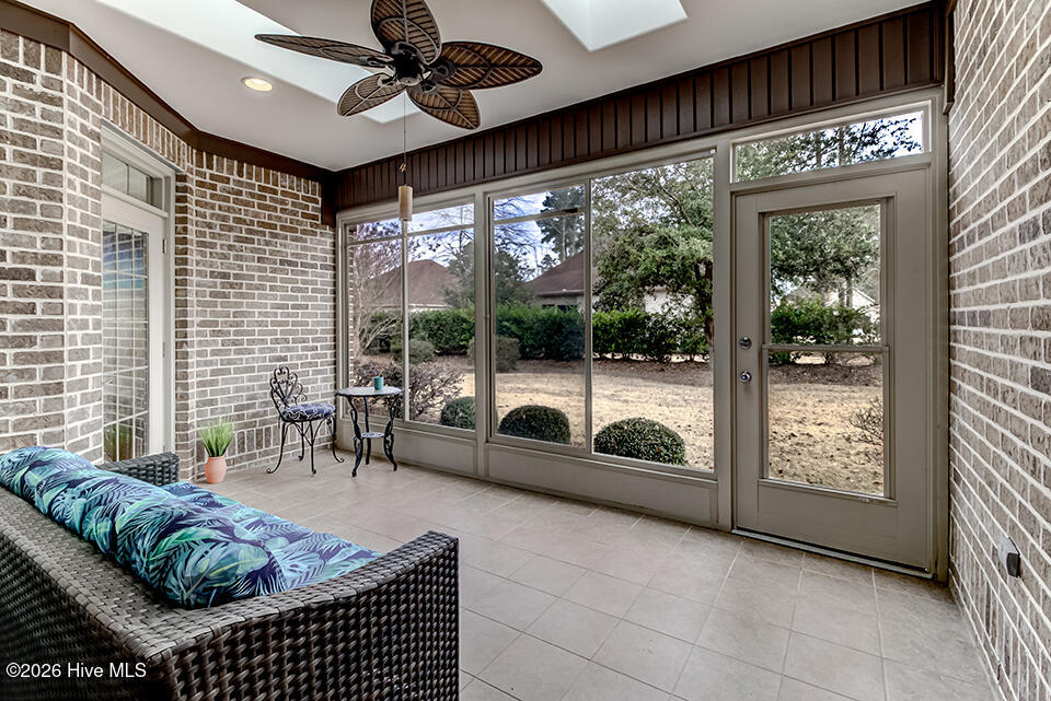 100548216 | Photo 41