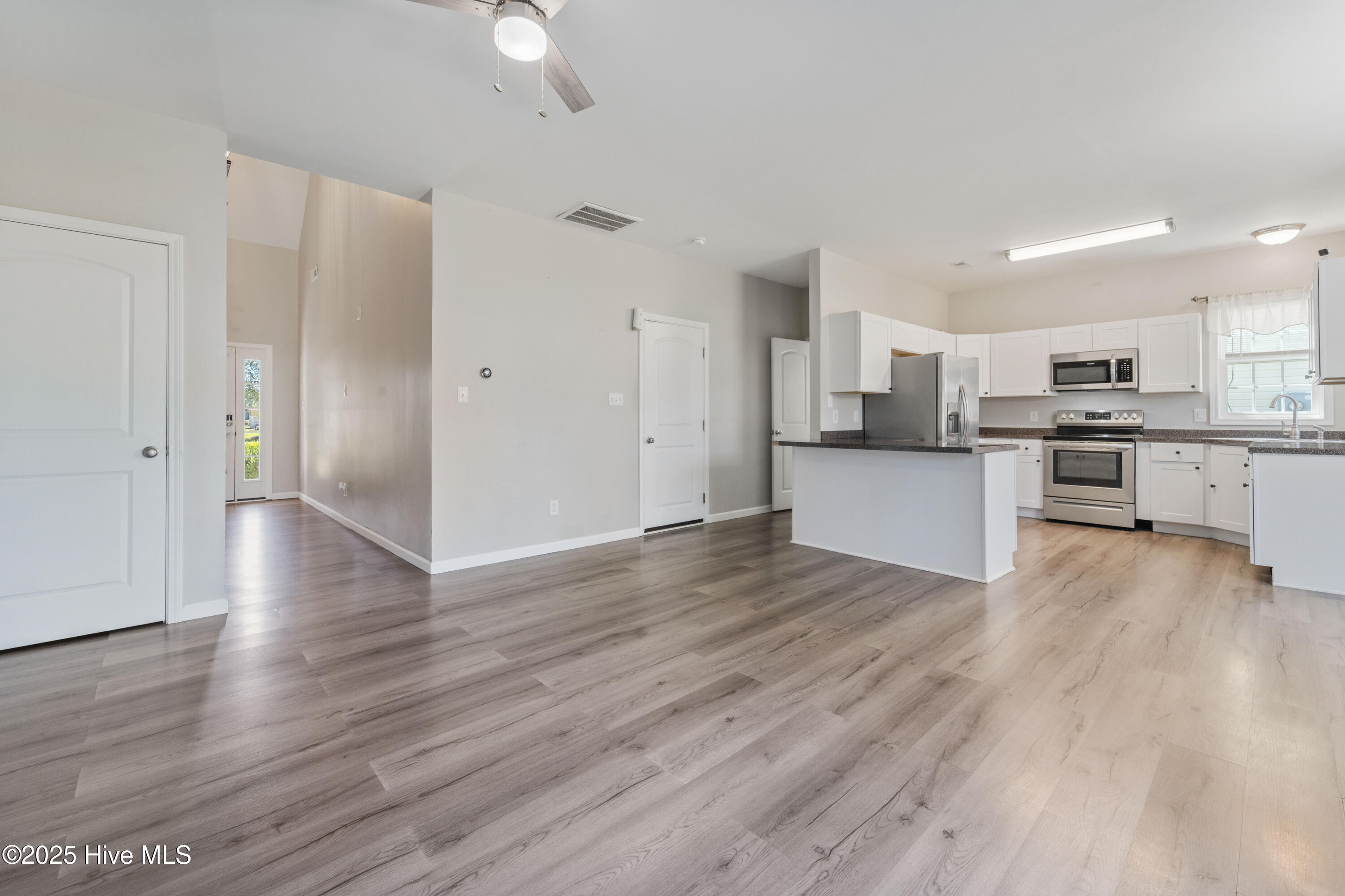 100529060 | Photo 12