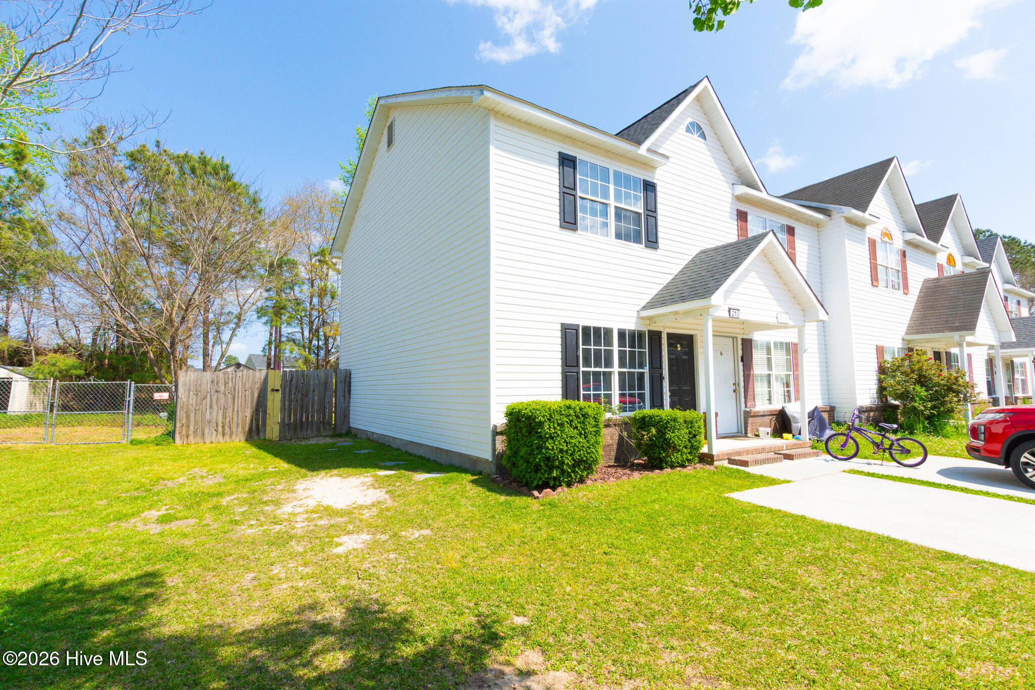 100564073 | Photo 25