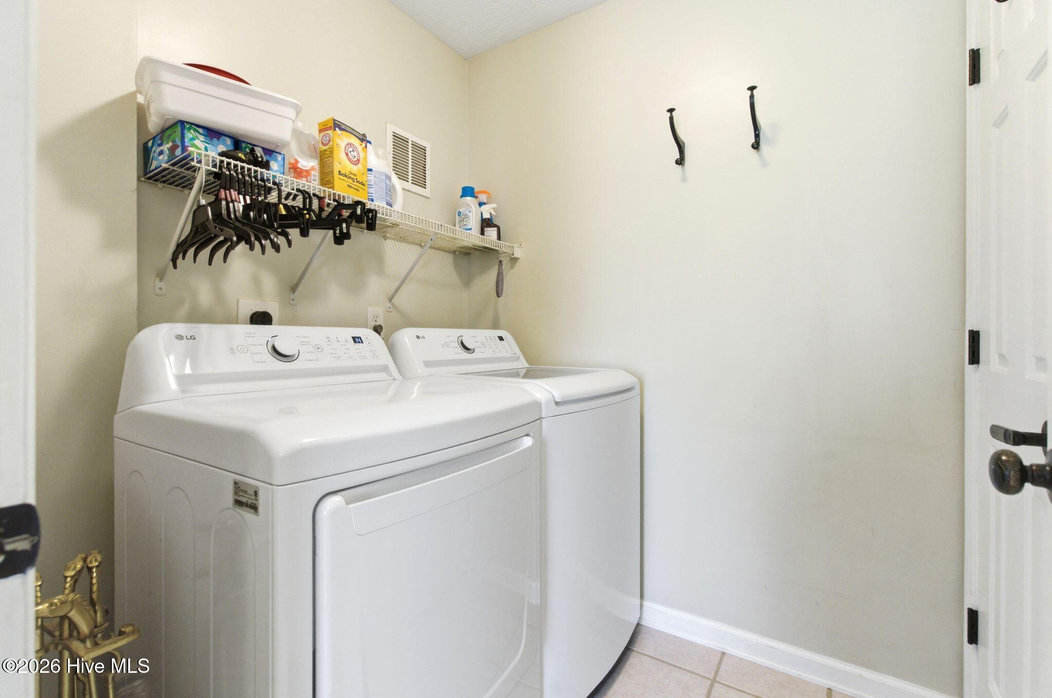 100561408 | Photo 49