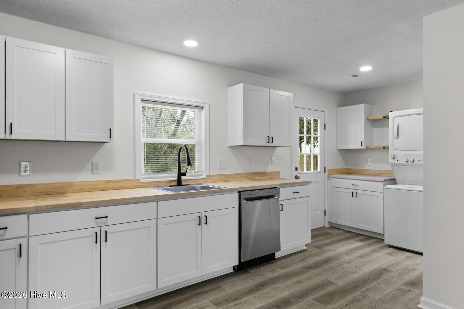 100552070 | Photo 13