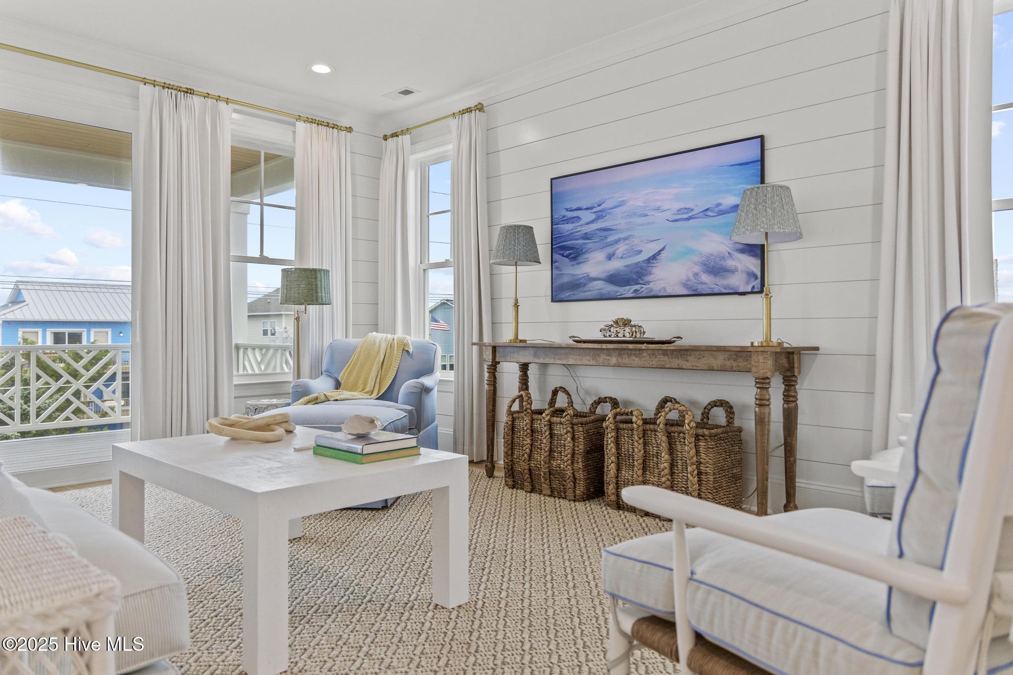 100565849 | Photo 72