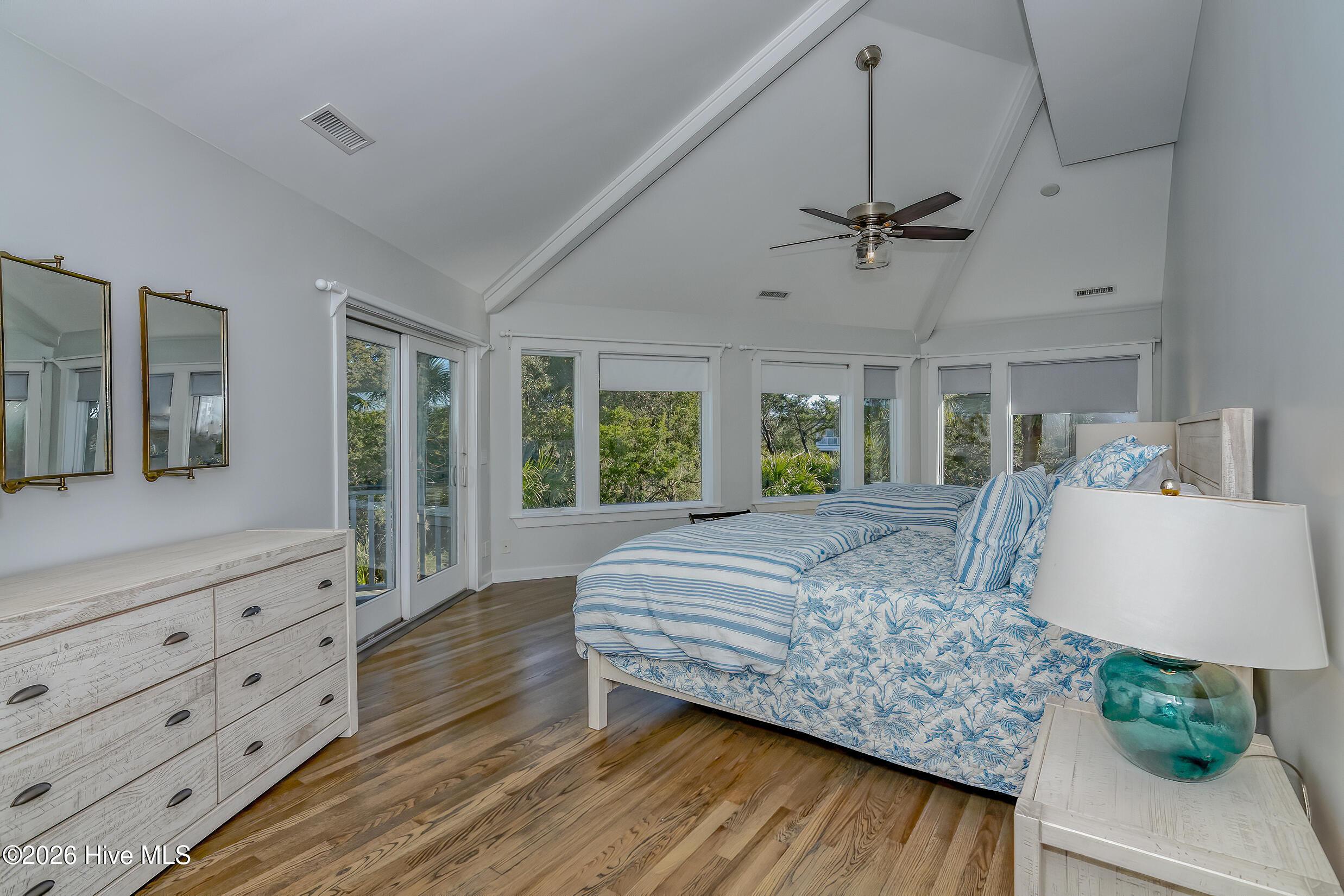 100560271 | Photo 48