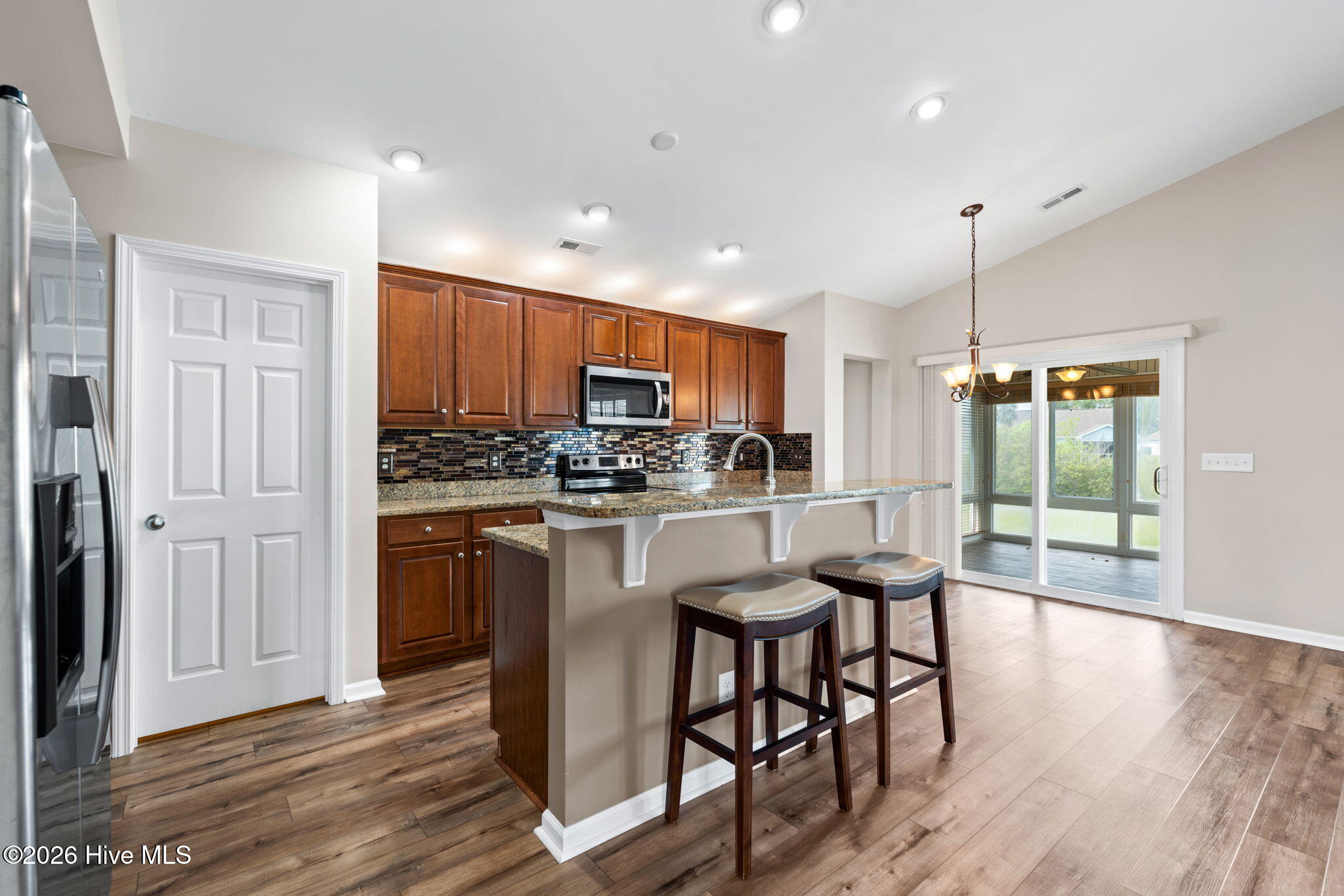 100565577 | Photo 13