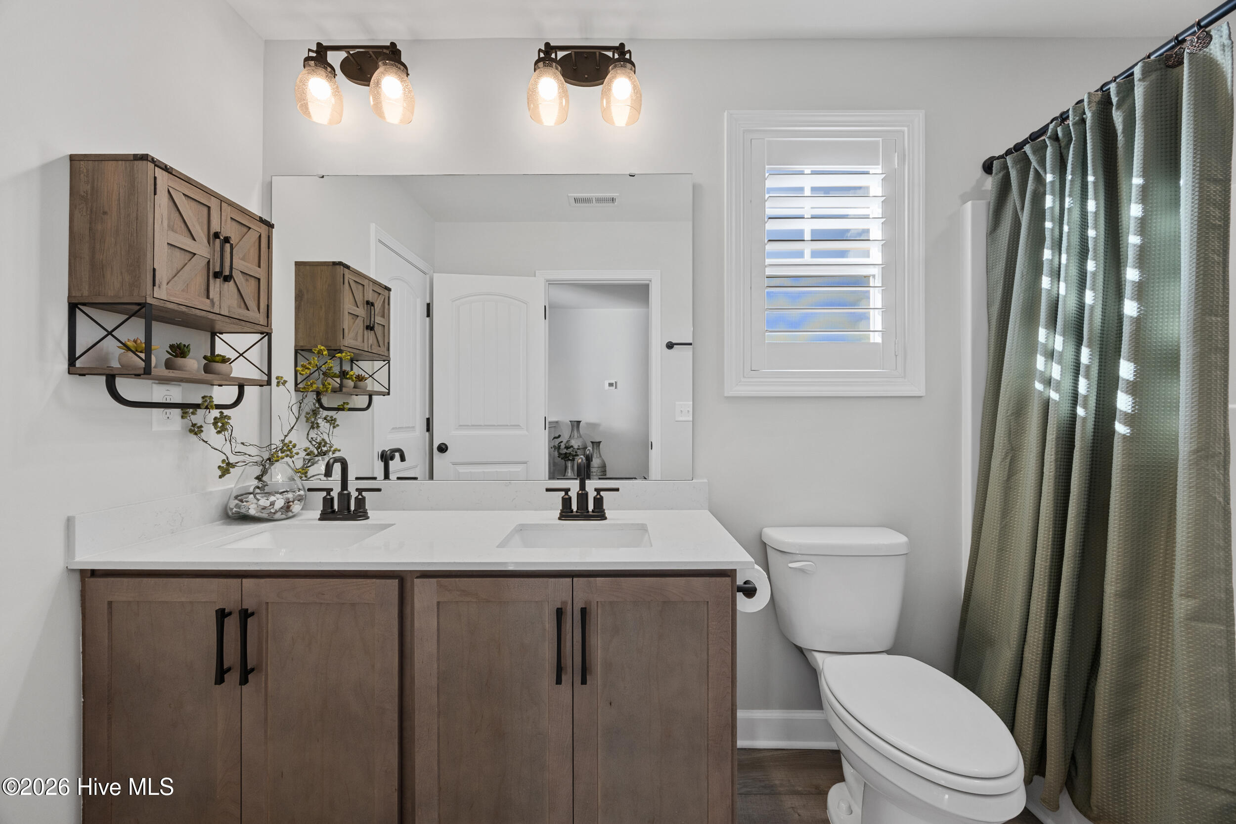 100548050 | Photo 29