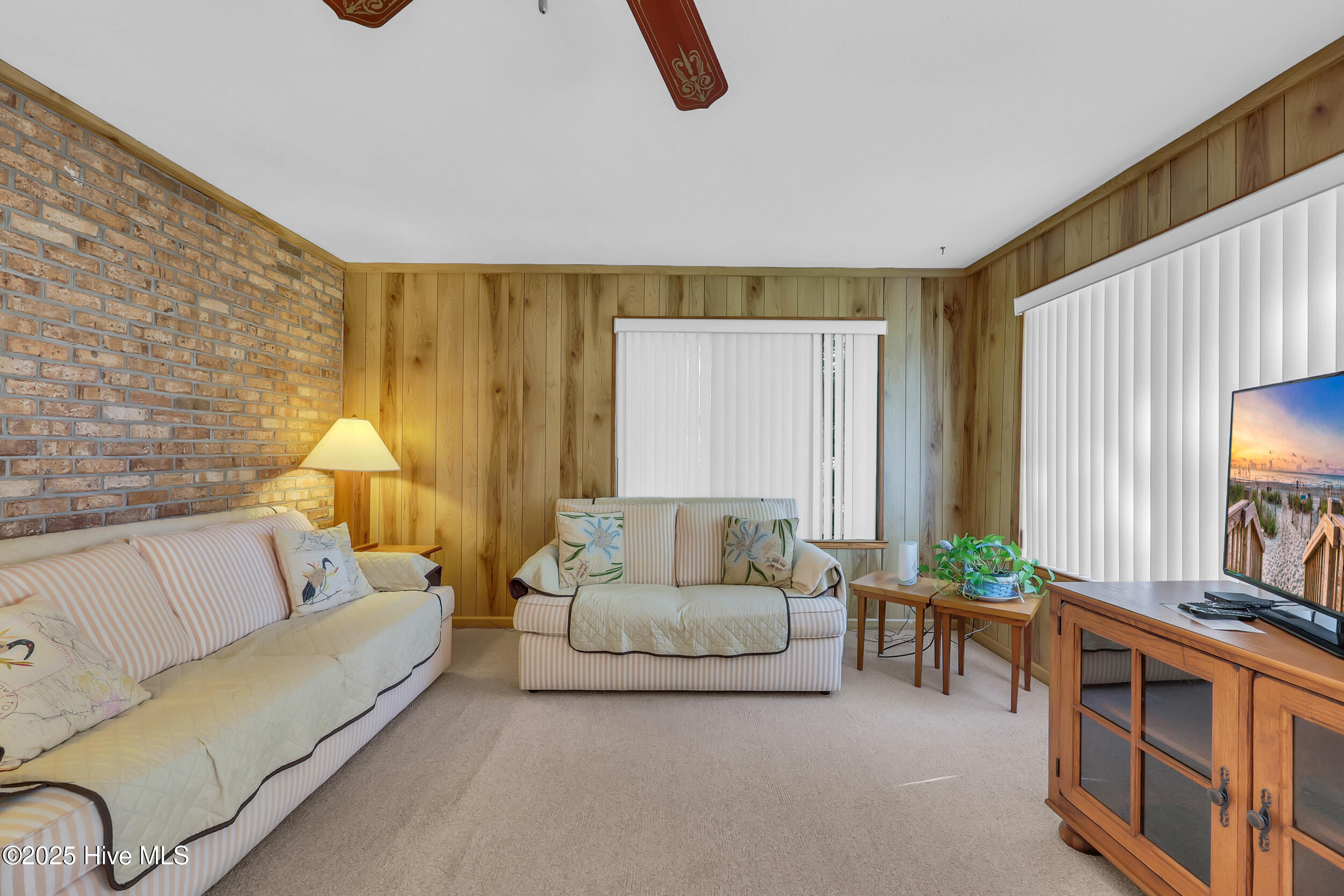 100535037 | Photo 24