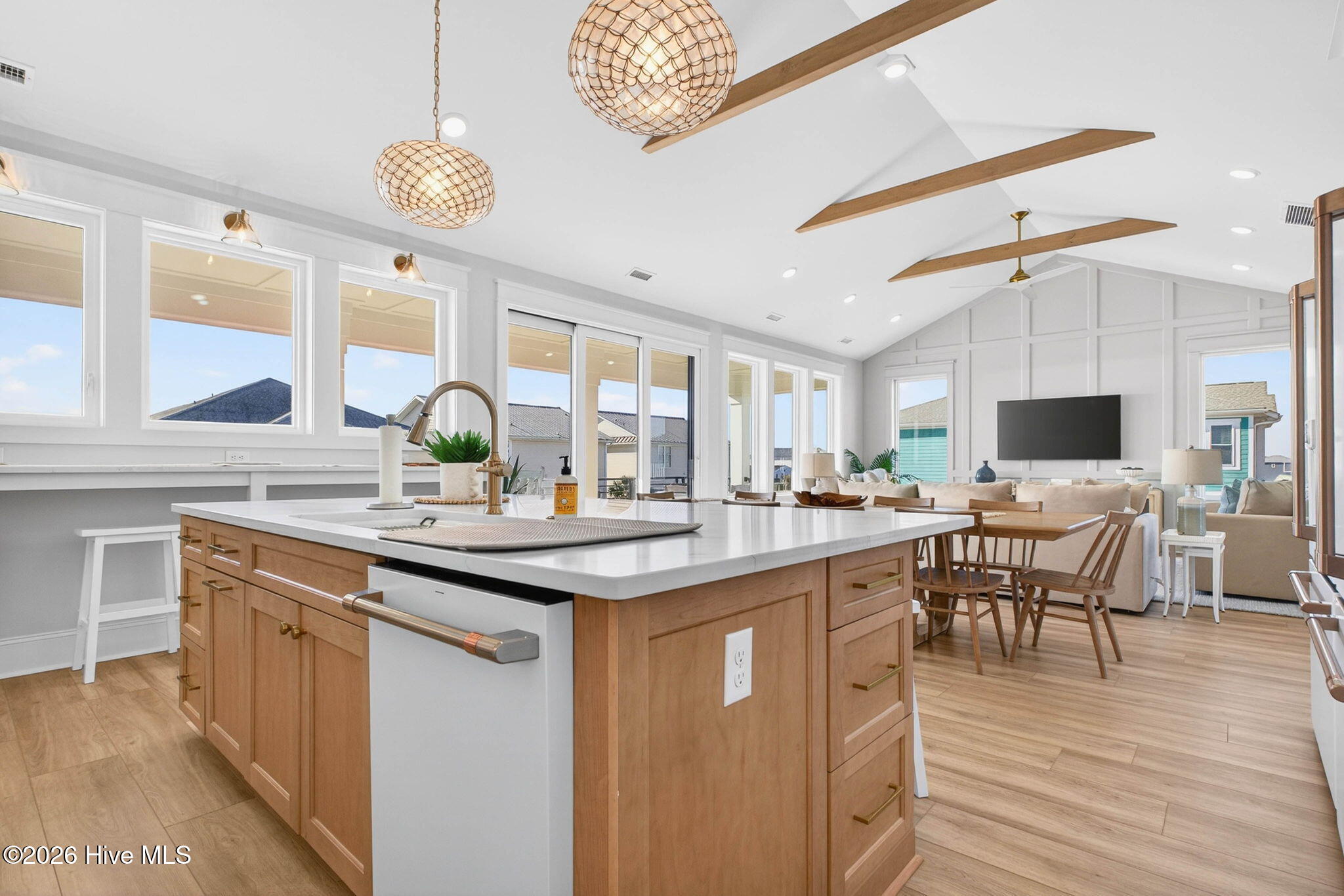 100570262 | Photo 20