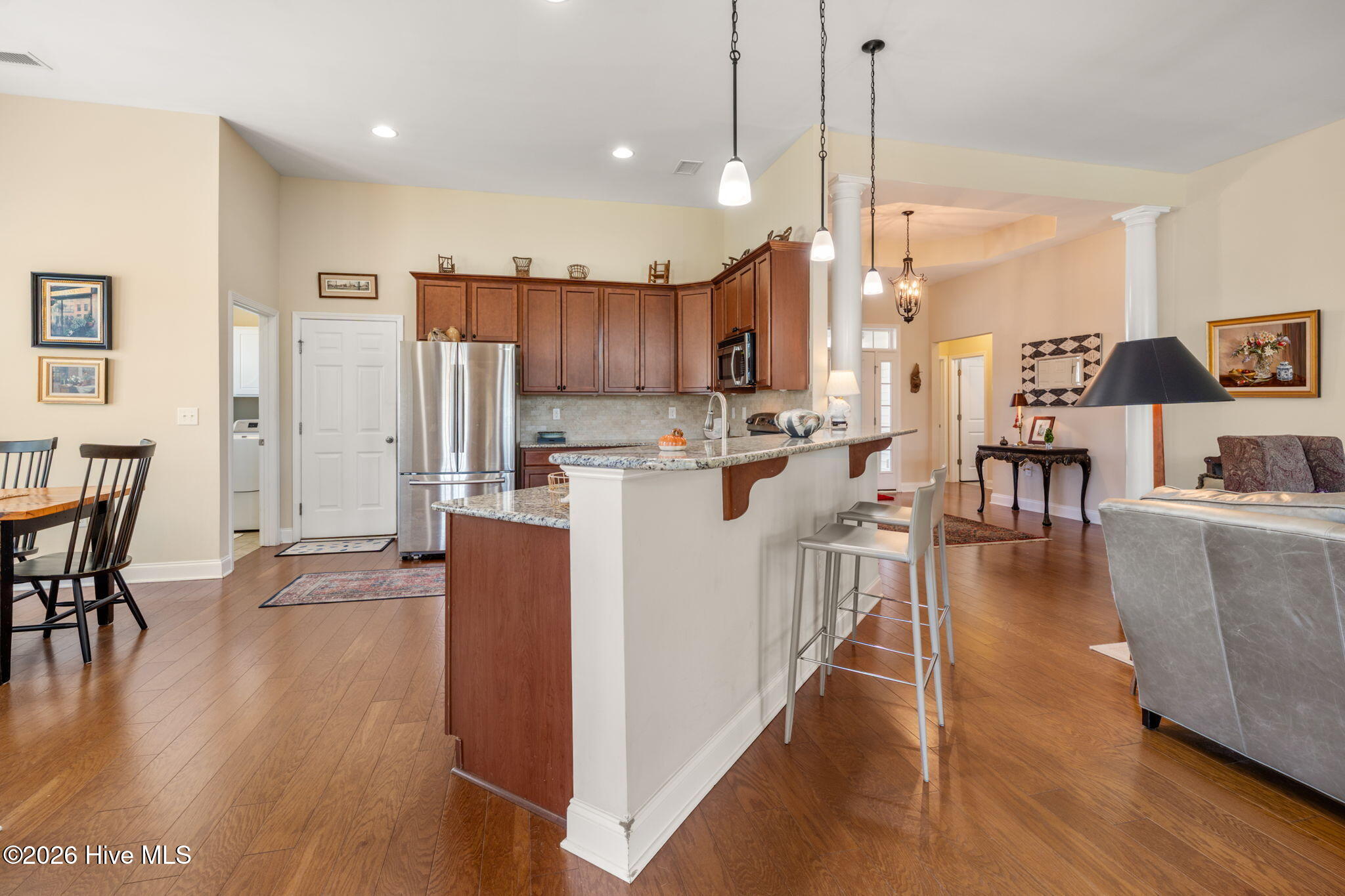 100569194 | Photo 11