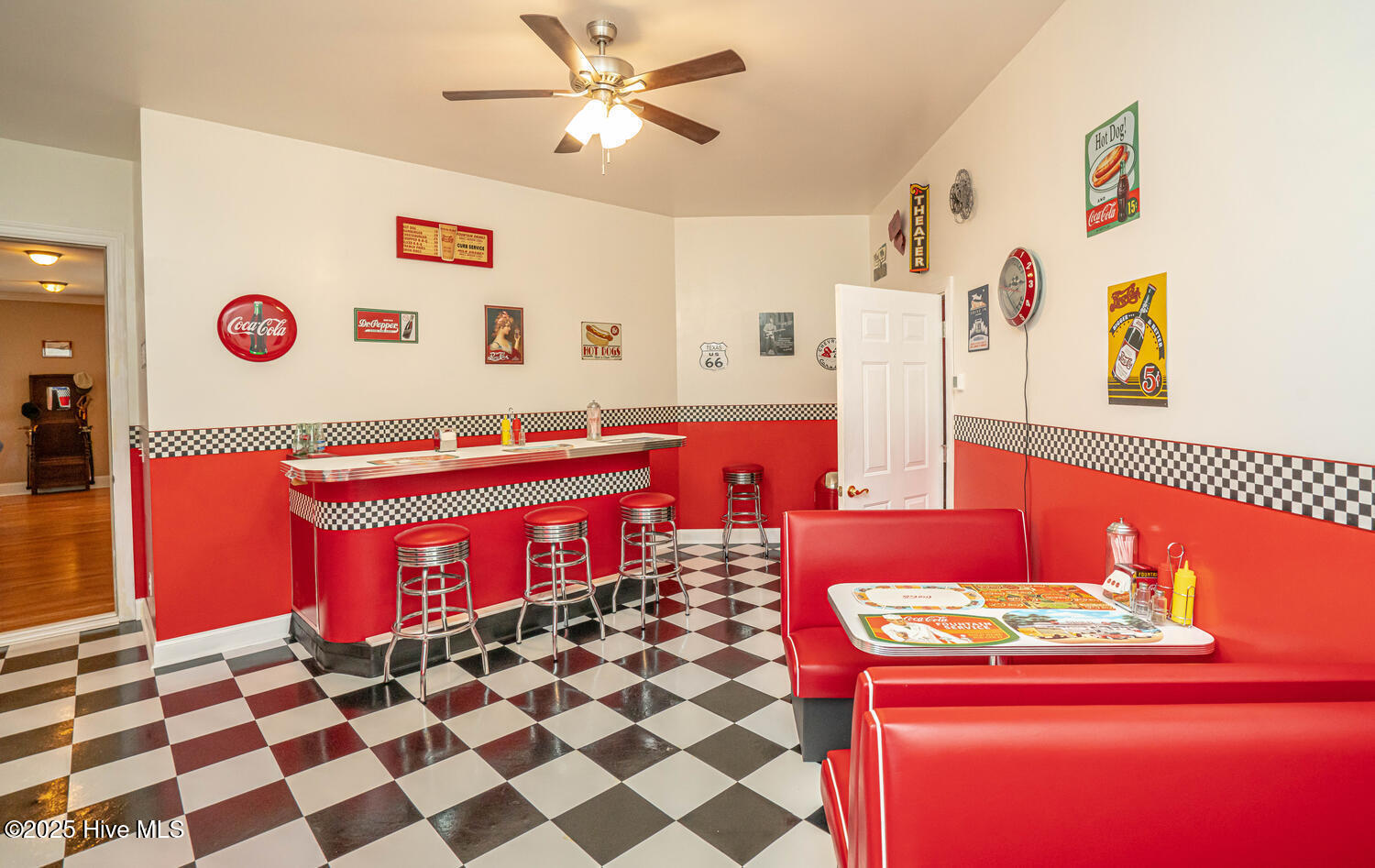 100534571 | Photo 61