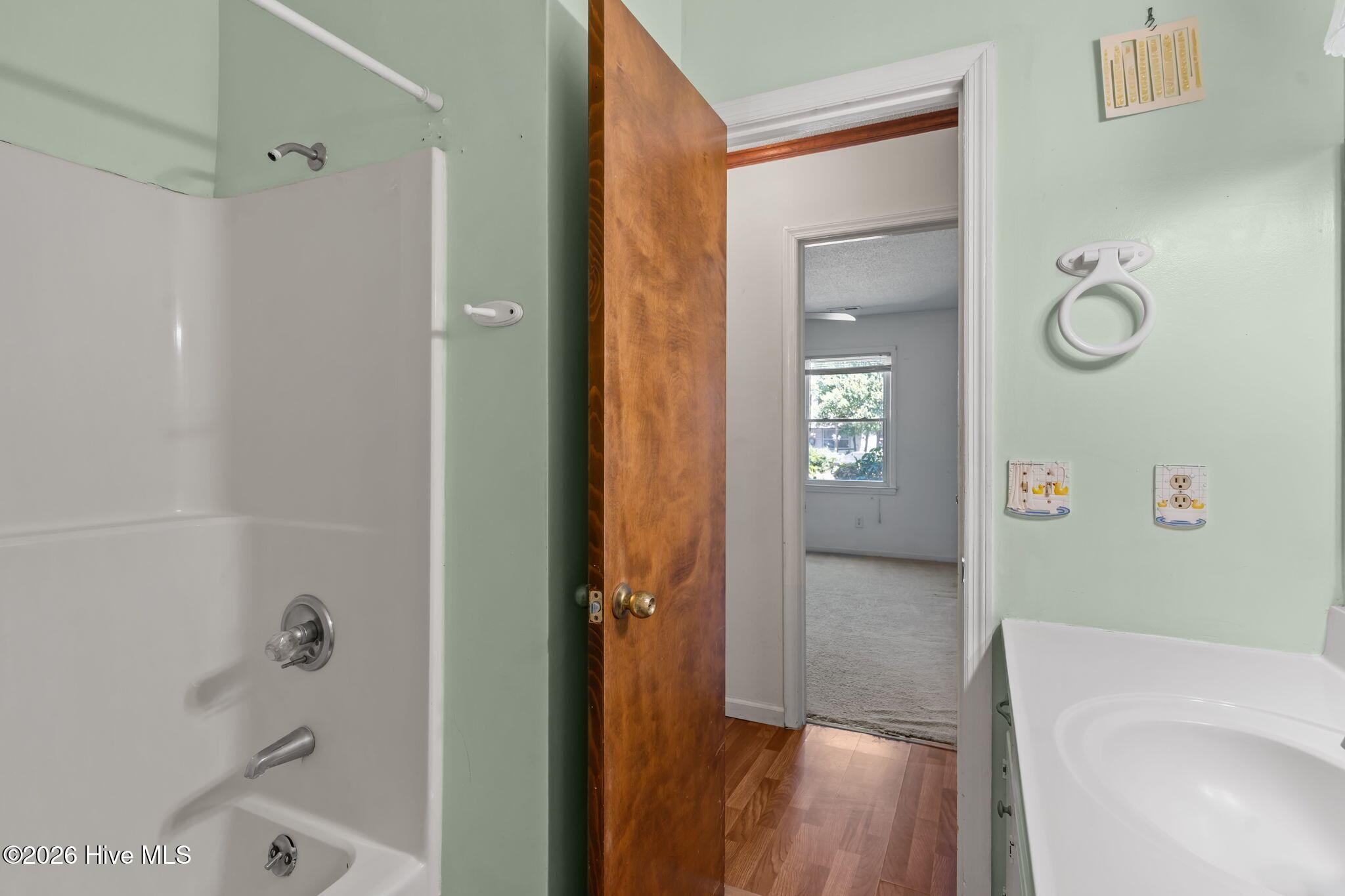 100569090 | Photo 17