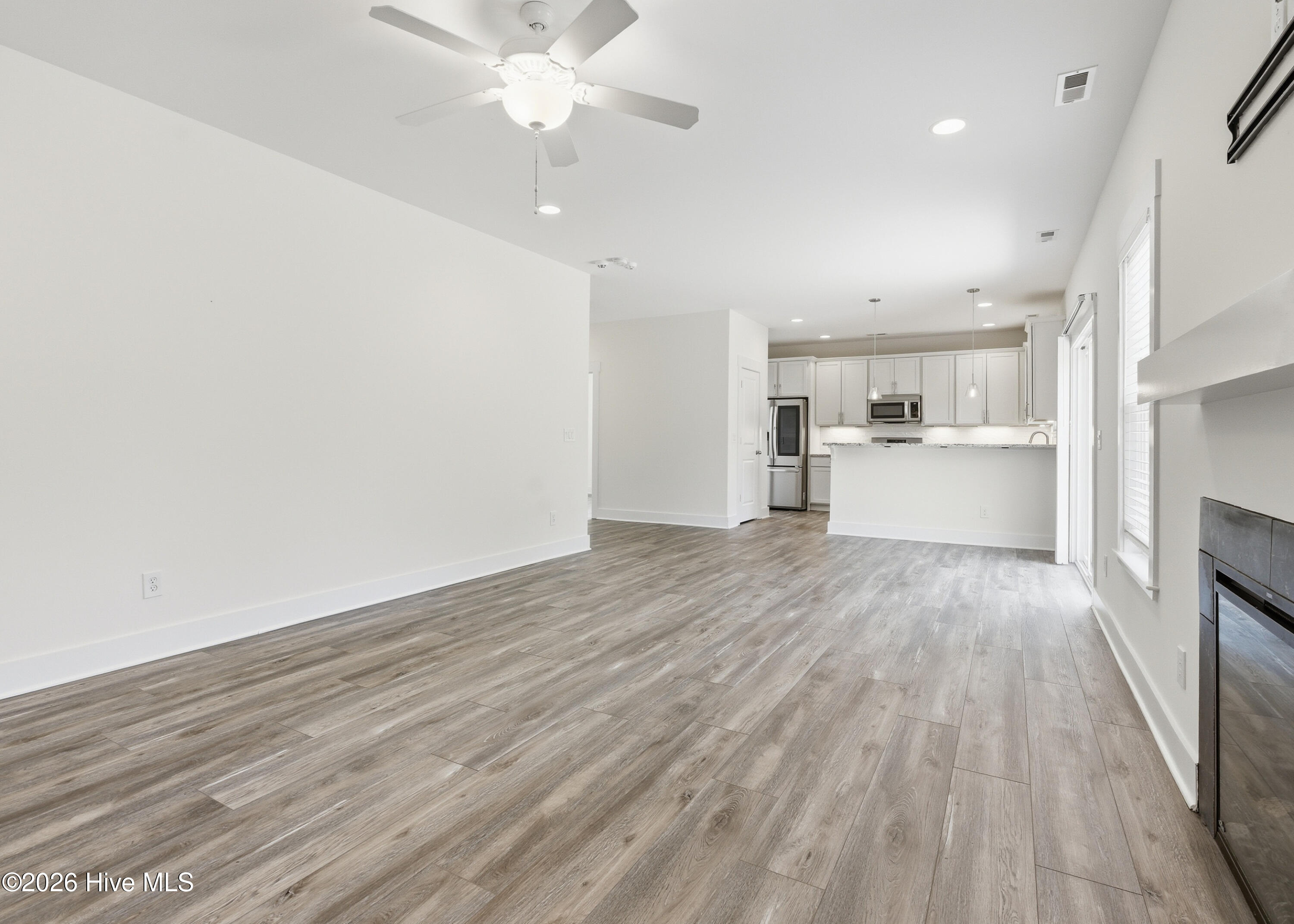 100570577 | Photo 12