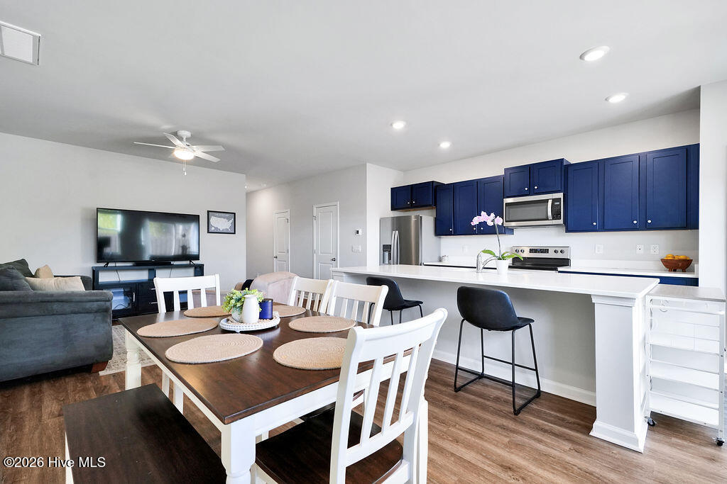 100549392 | Photo 12