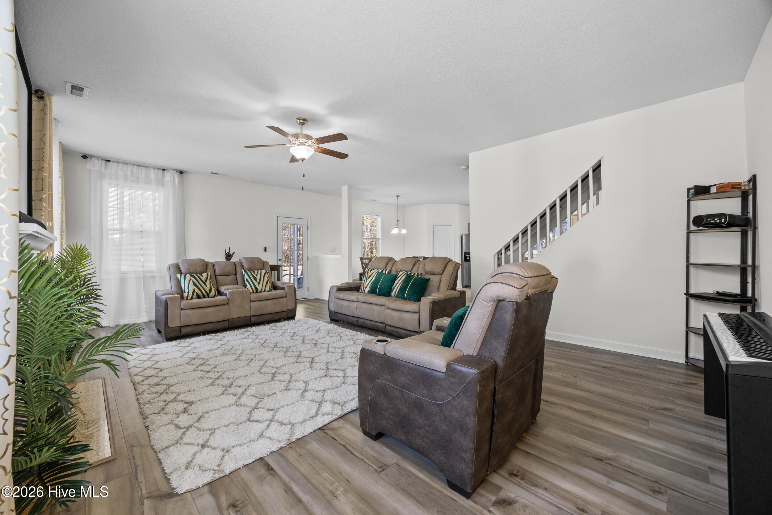 100566165 | Photo 12