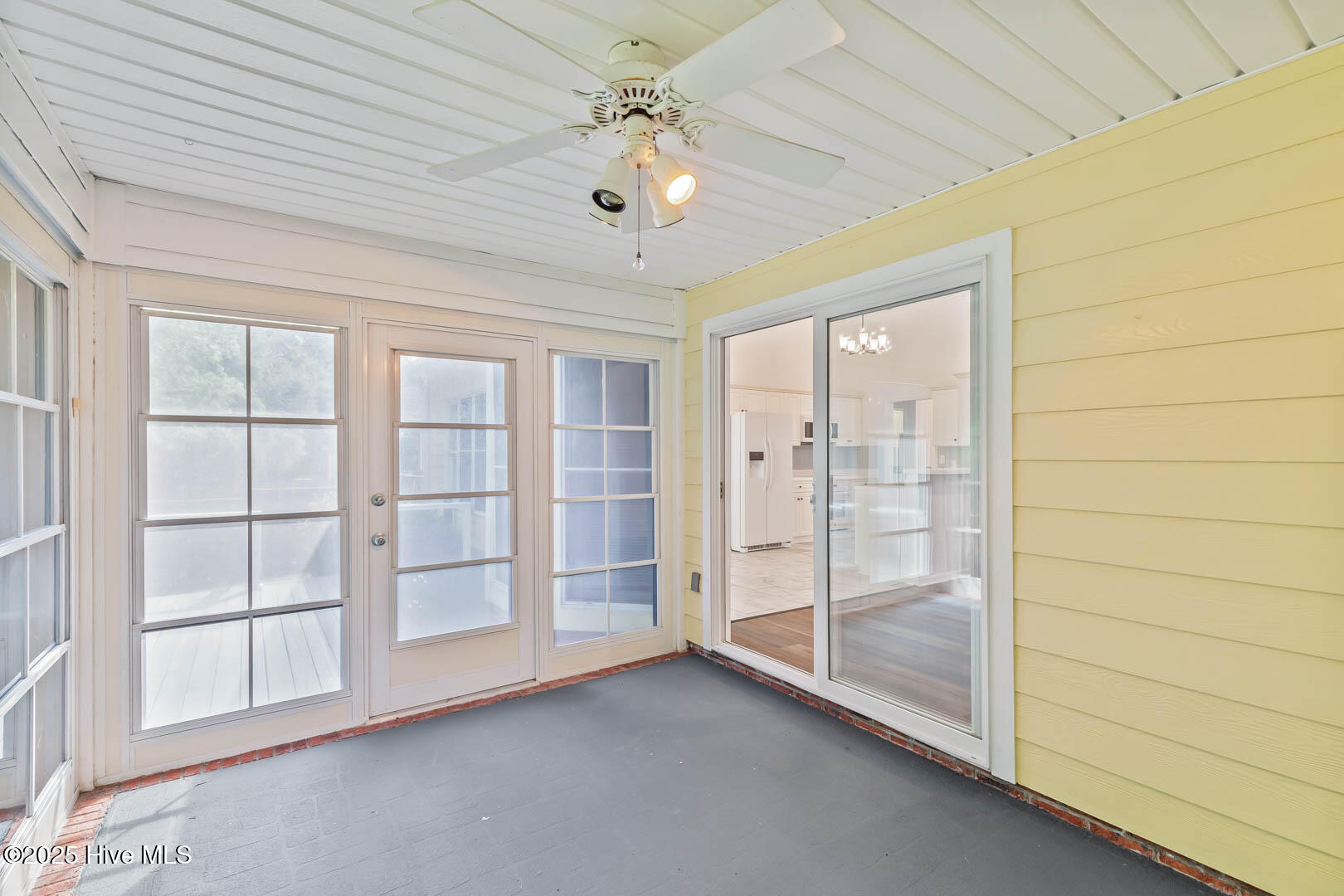 100544064 | Photo 38