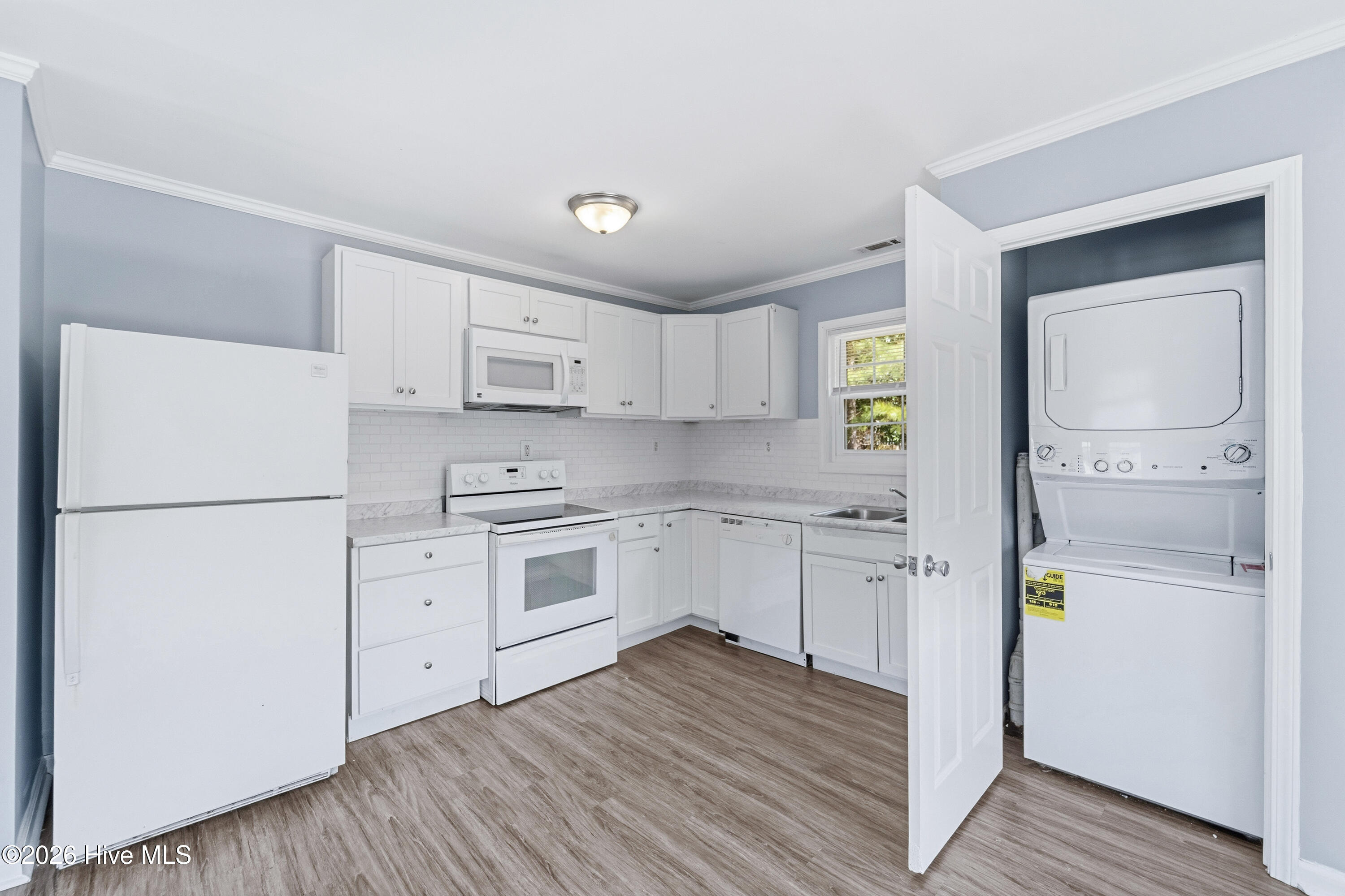 100557245 | Photo 17