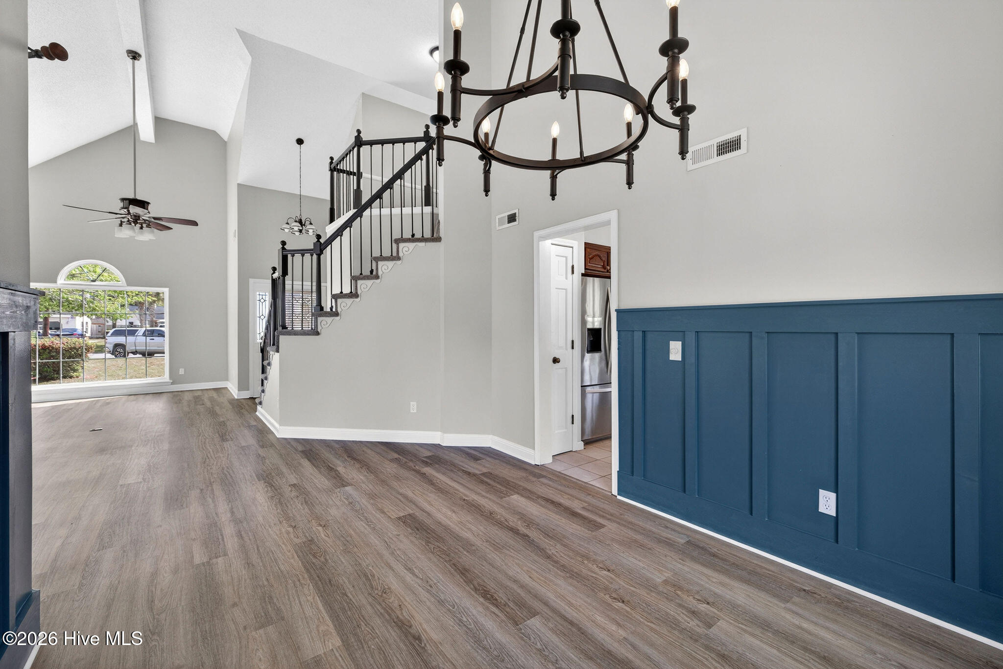 100567707 | Photo 25