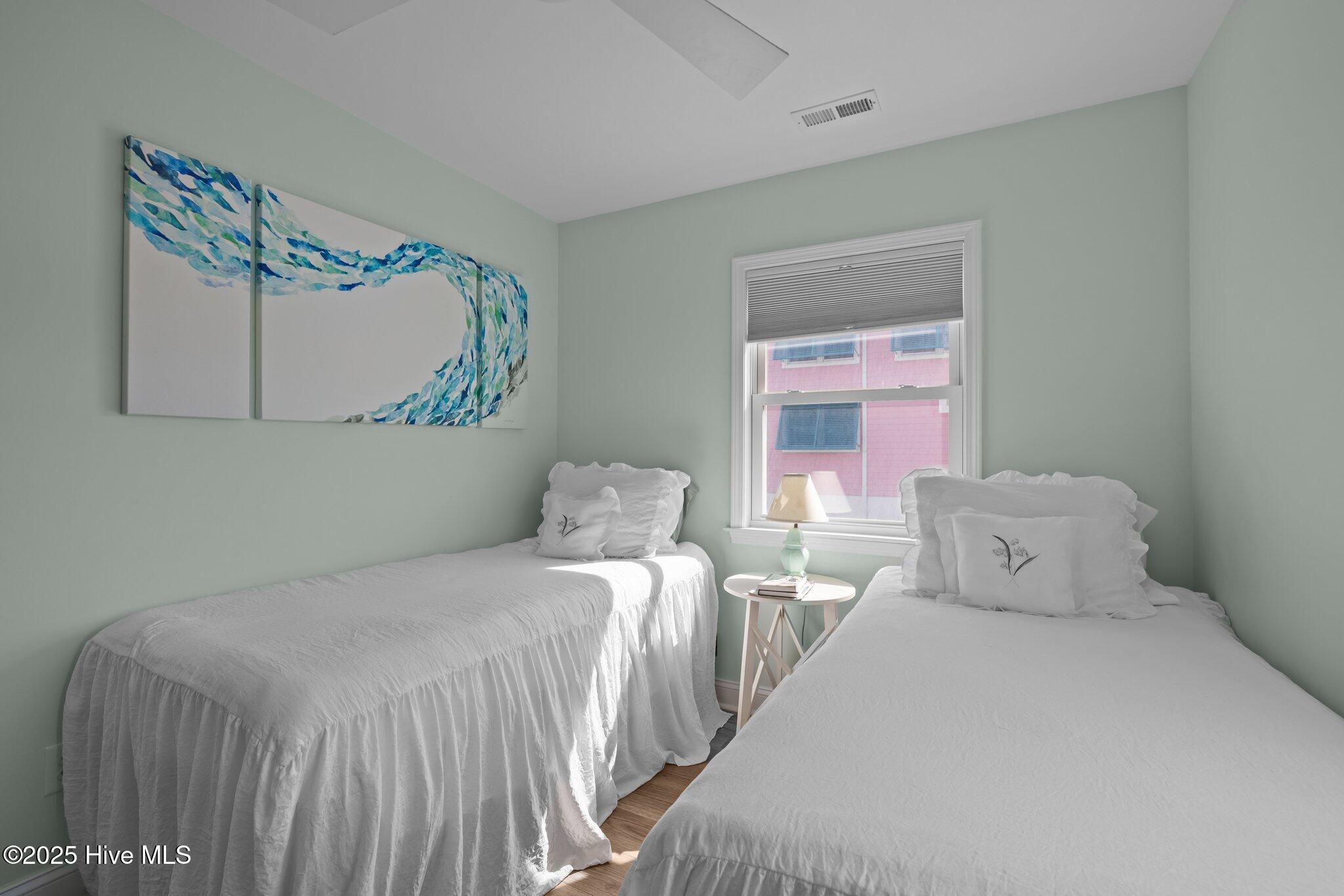 100506049 | Photo 13