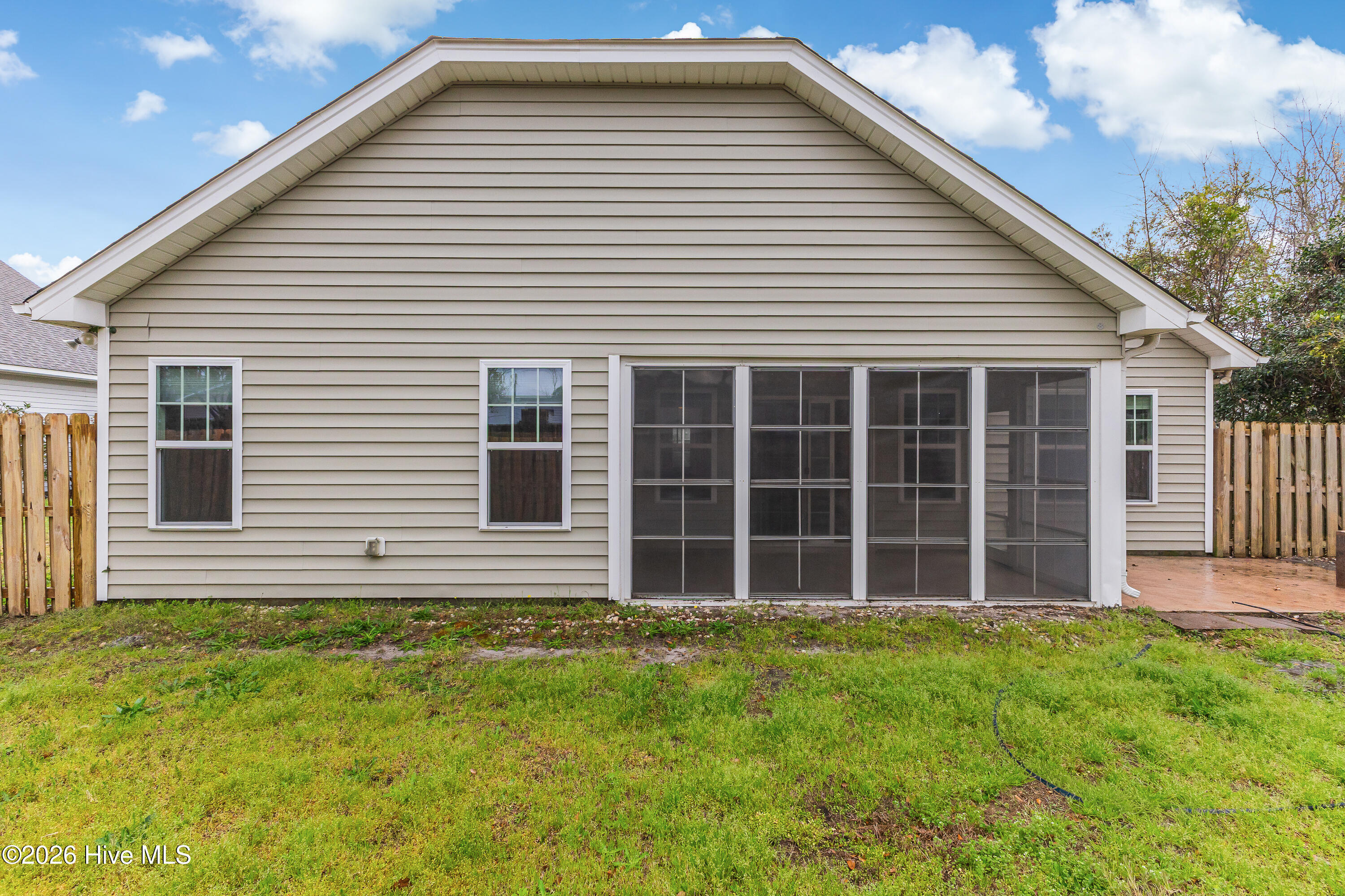 100562129 | Photo 35