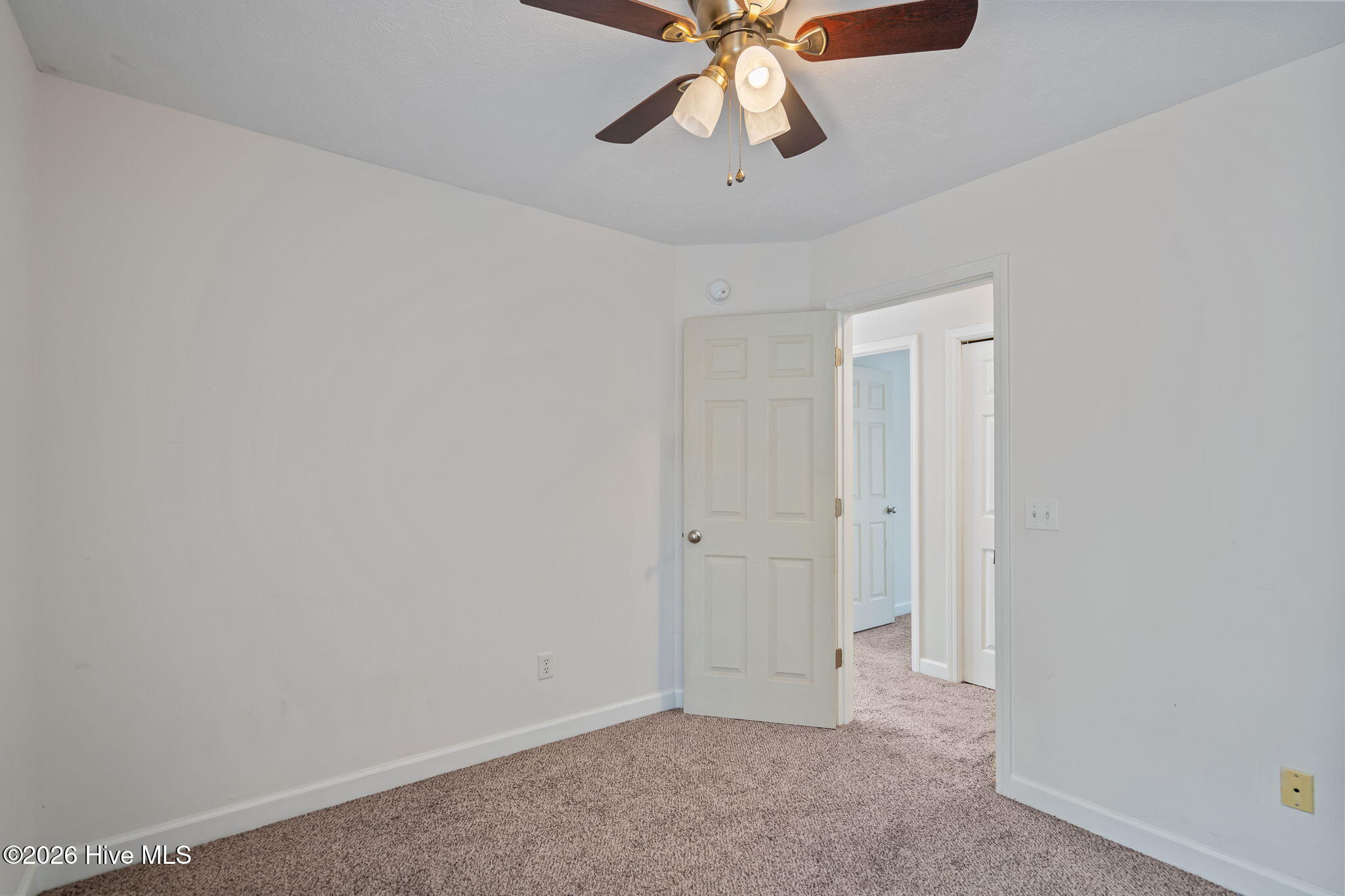 100558103 | Photo 35