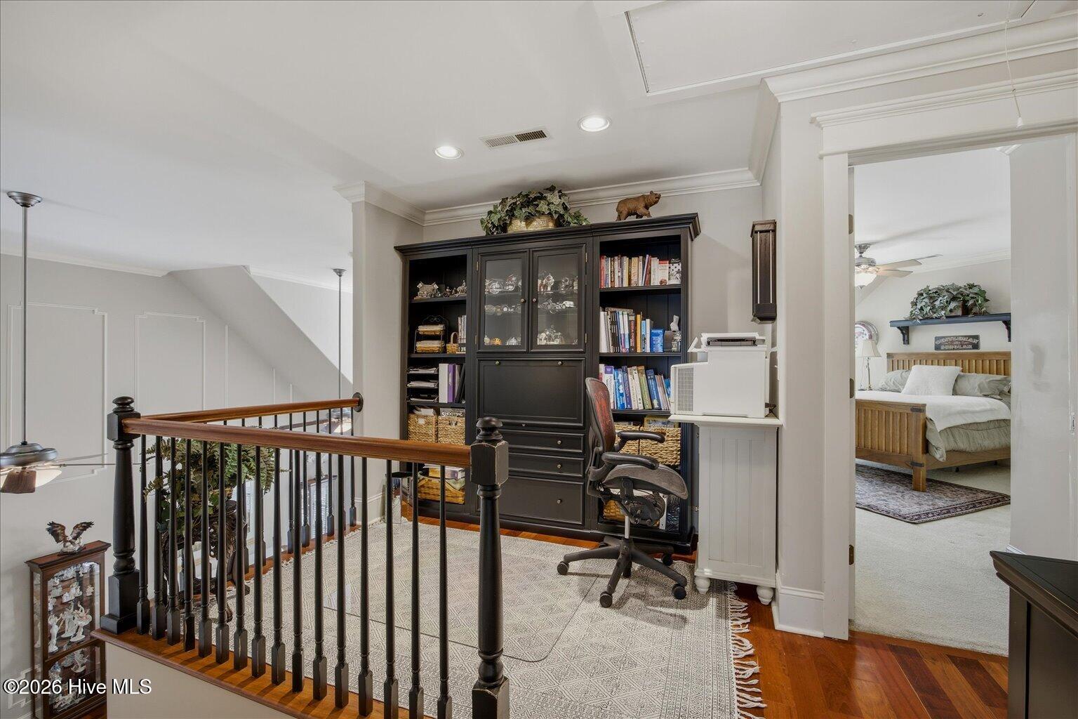 100564317 | Photo 28