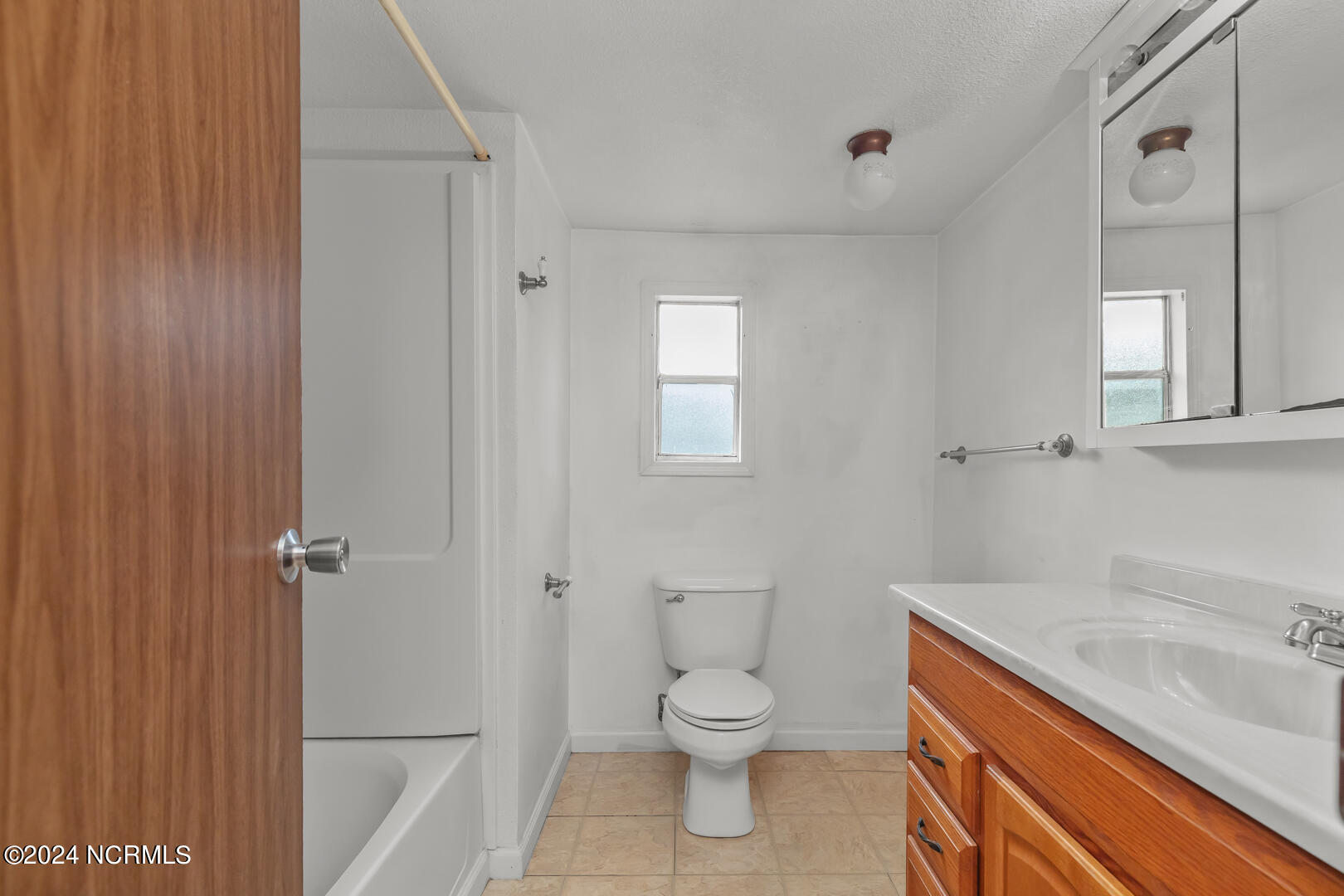 100548275 | Photo 12