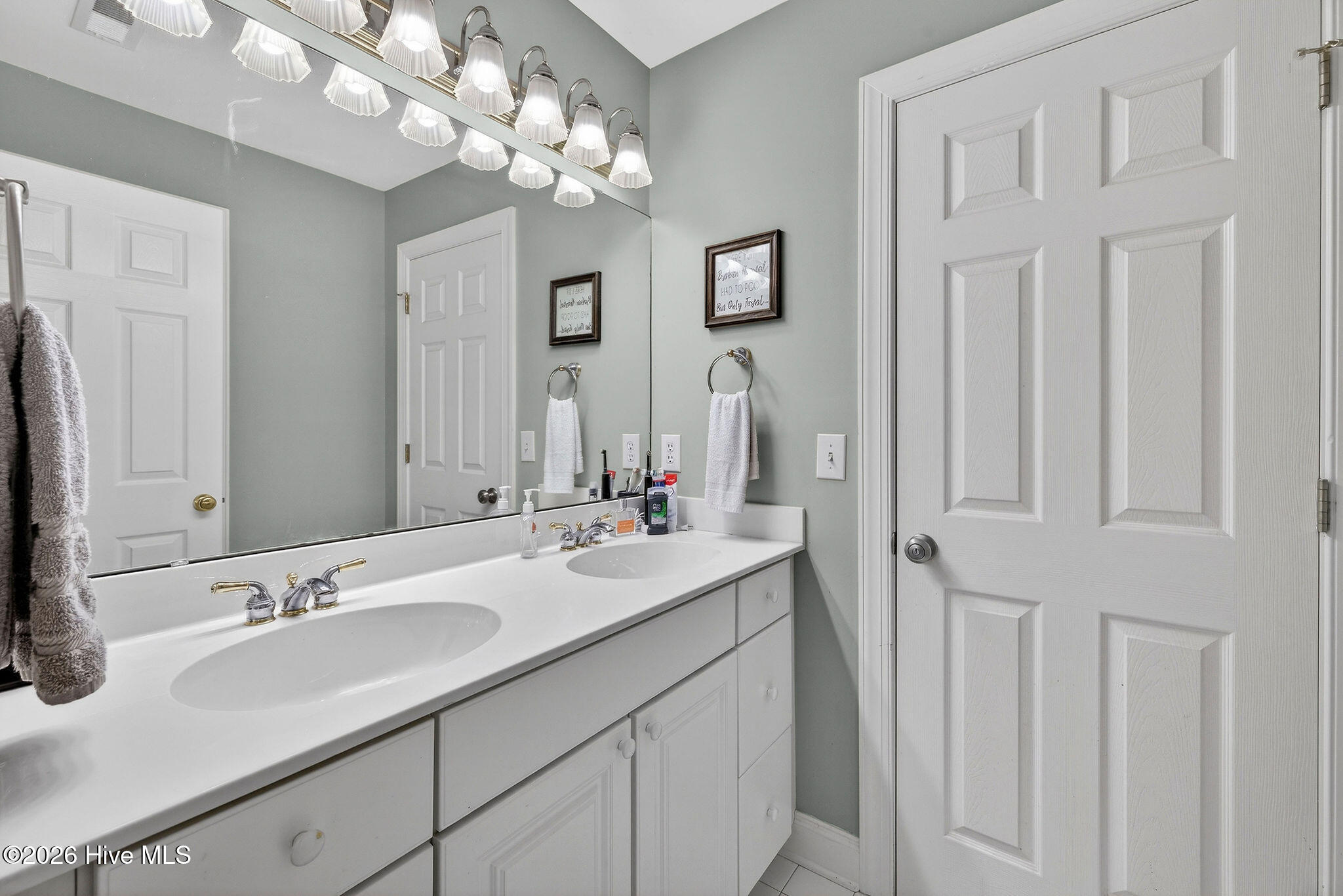 100563131 | Photo 48