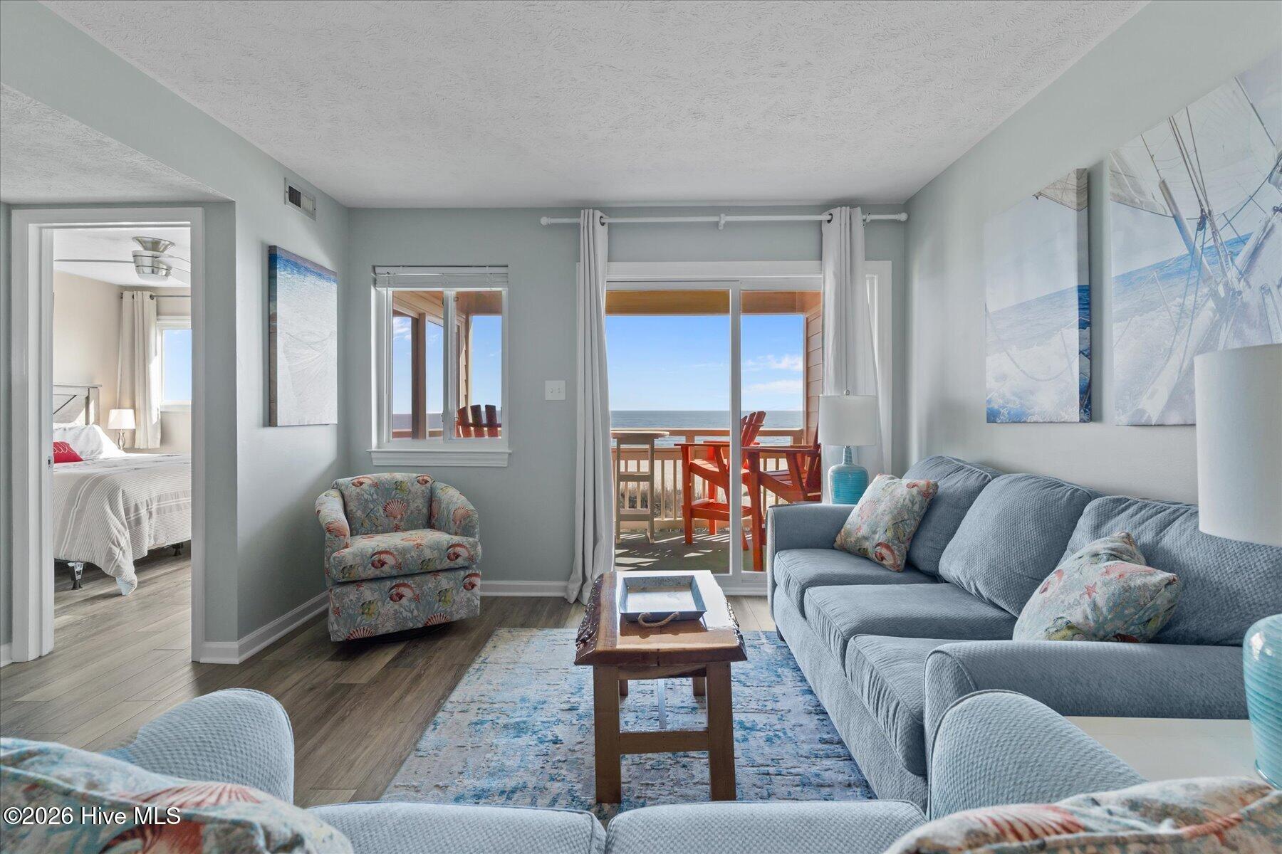 100564383 | Photo 26