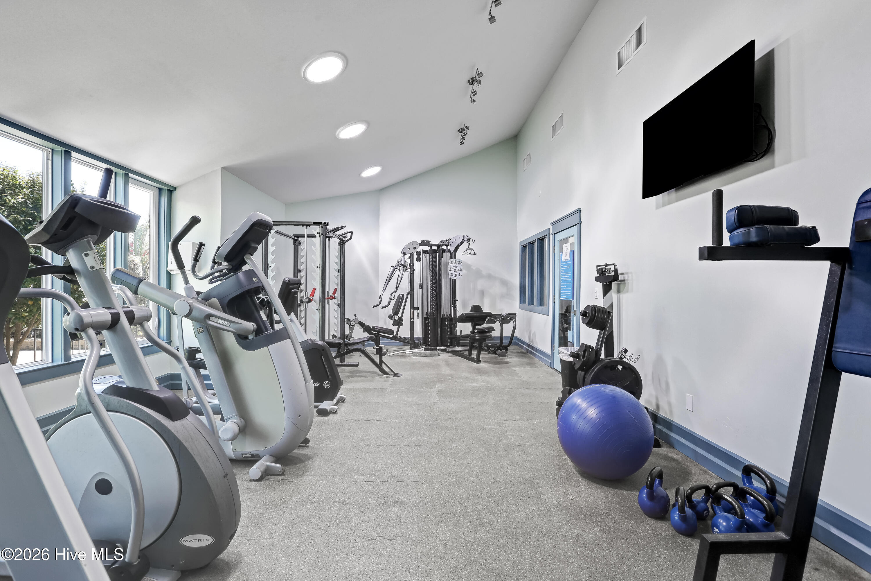 100568340 | Photo 71