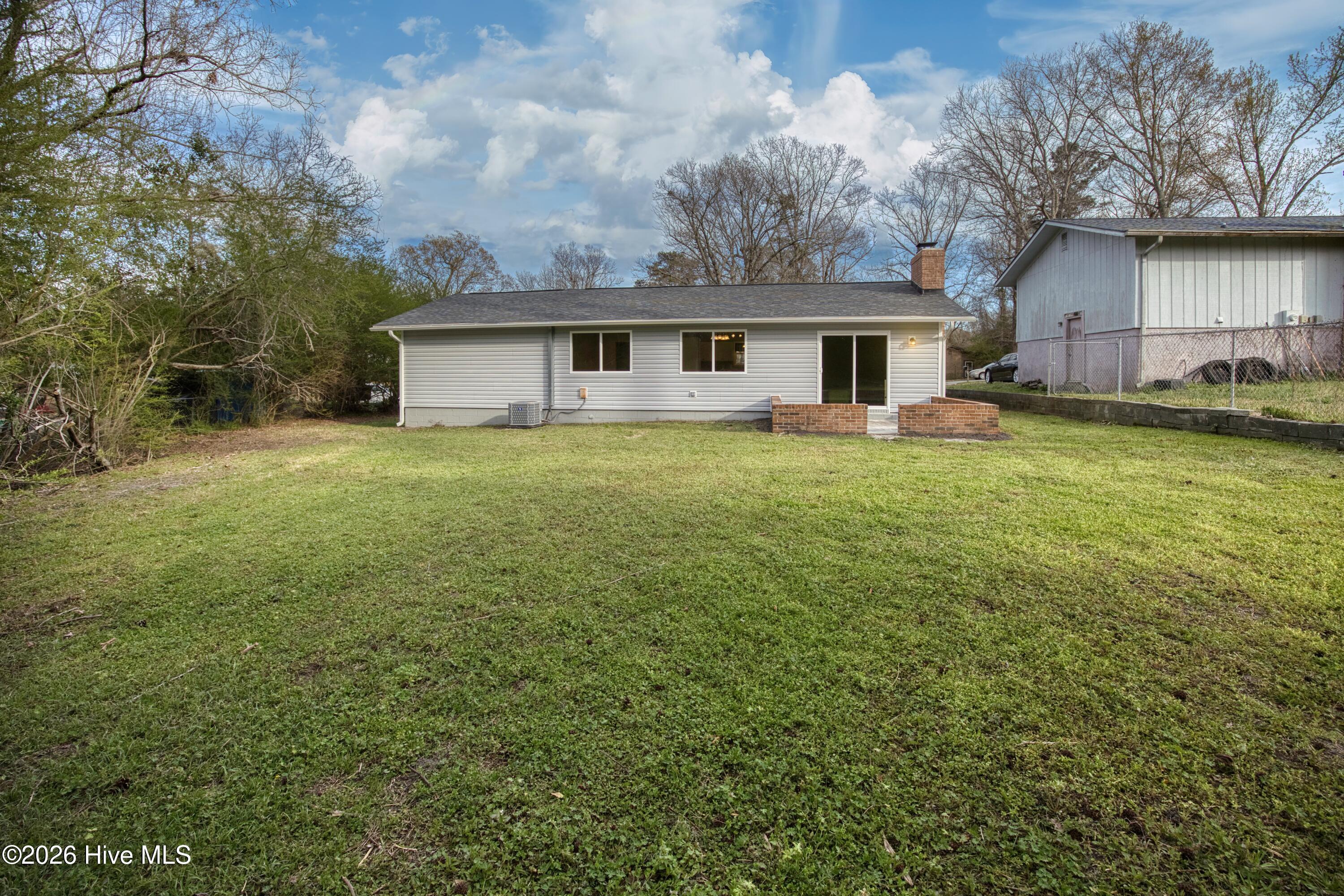 100561992 | Photo 32