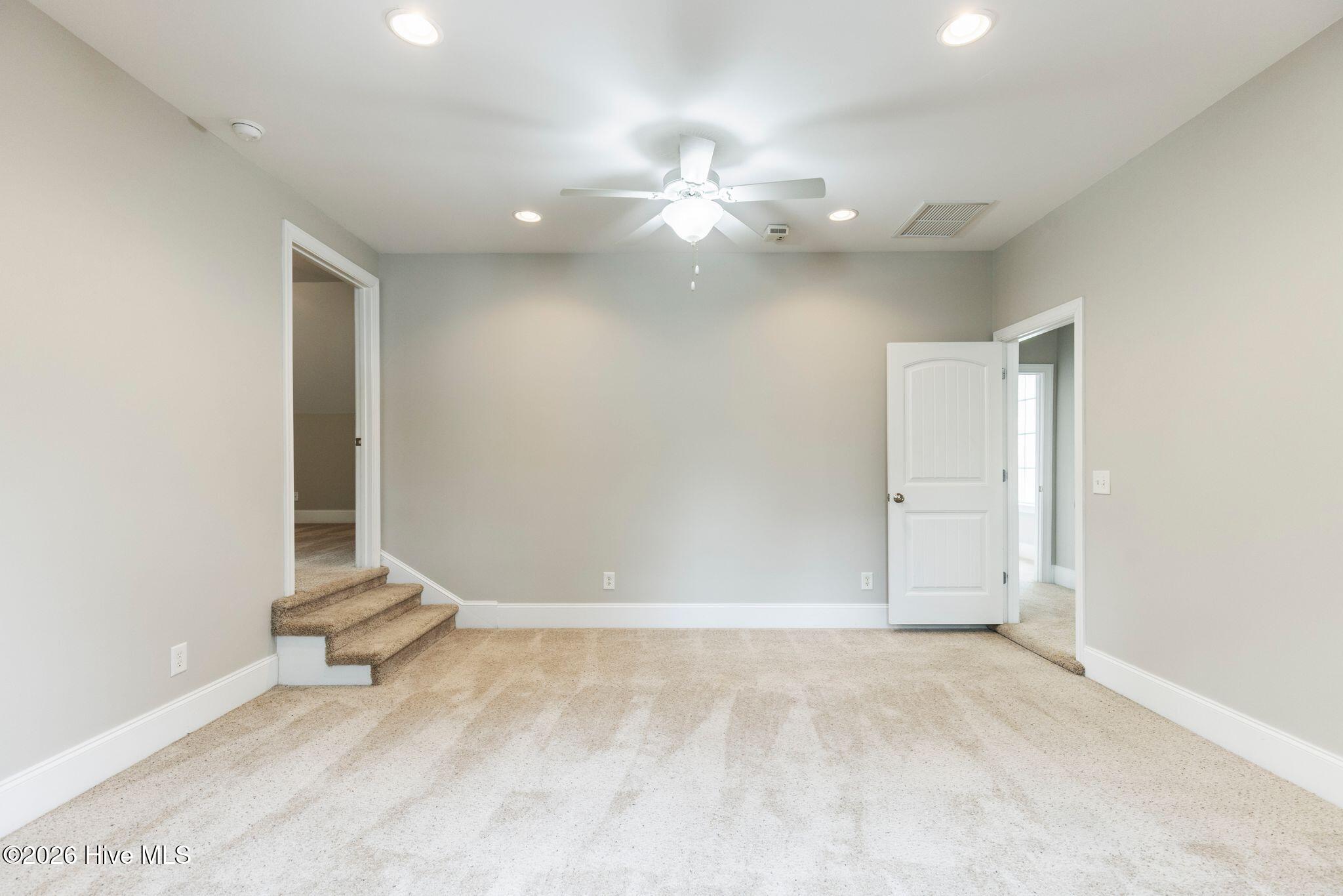 100553307 | Photo 79