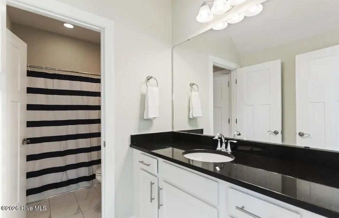 100560215 | Photo 24