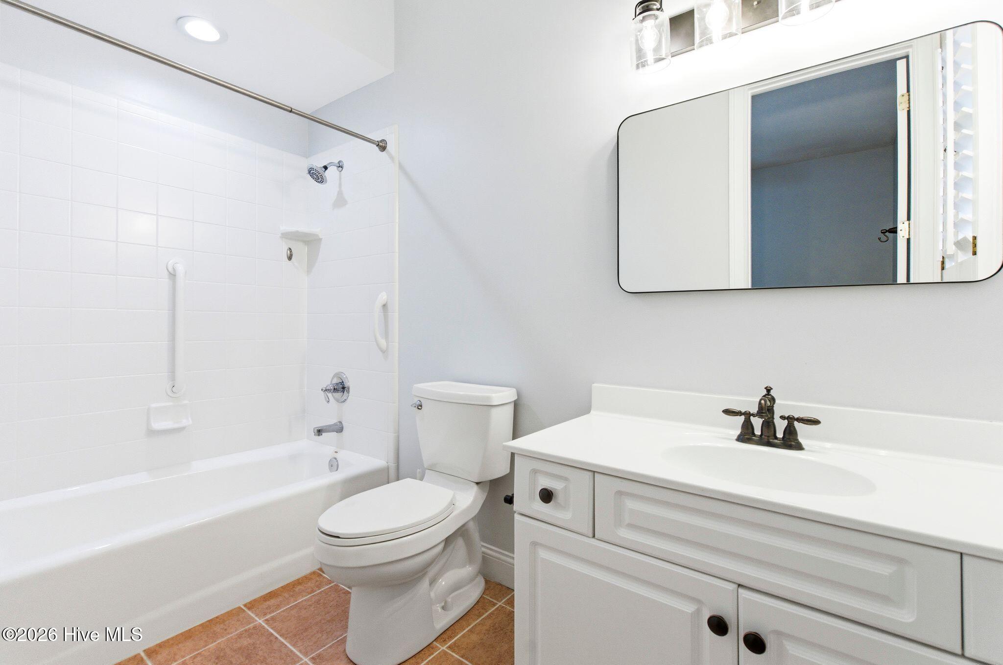 100567139 | Photo 38