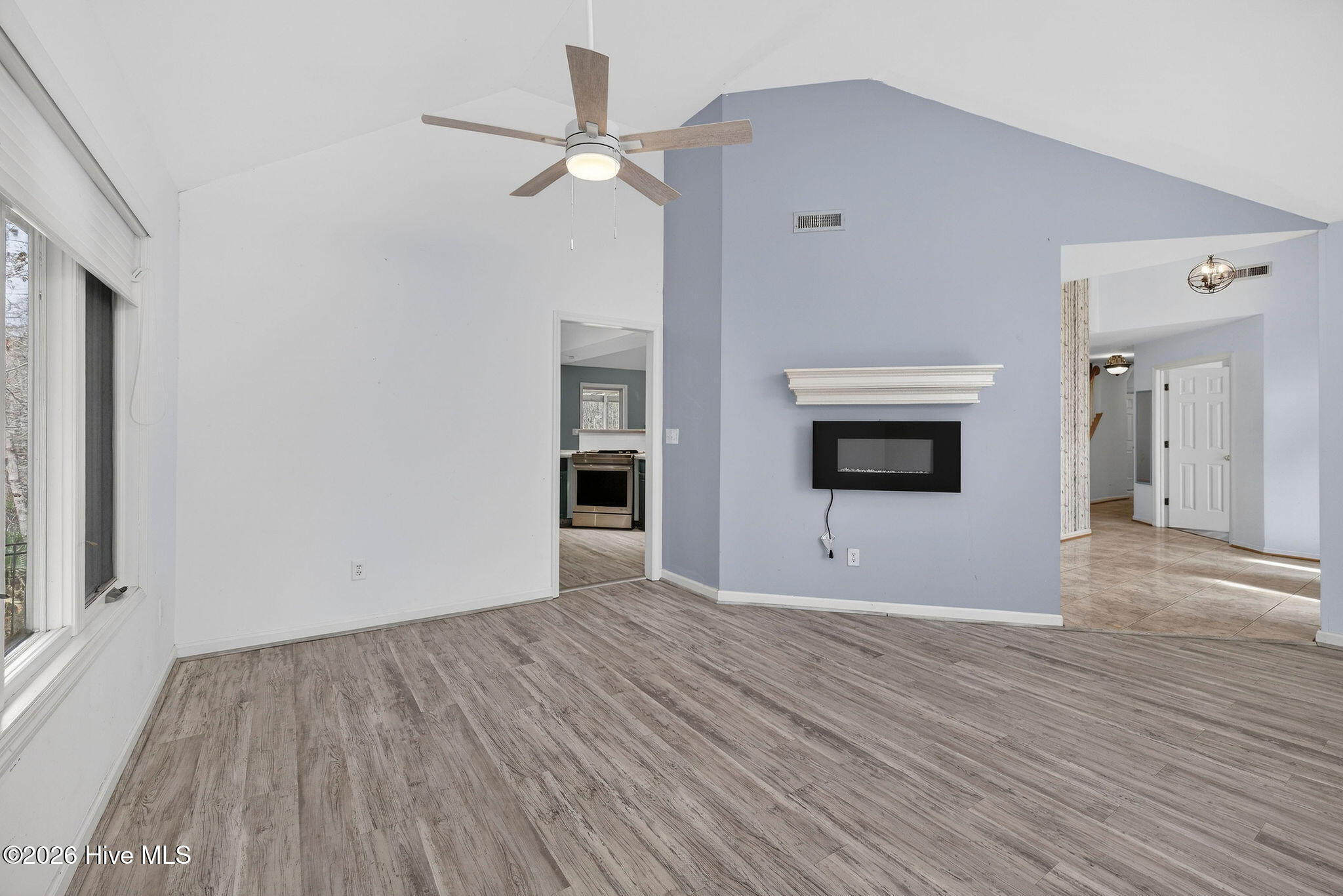 100556345 | Photo 21