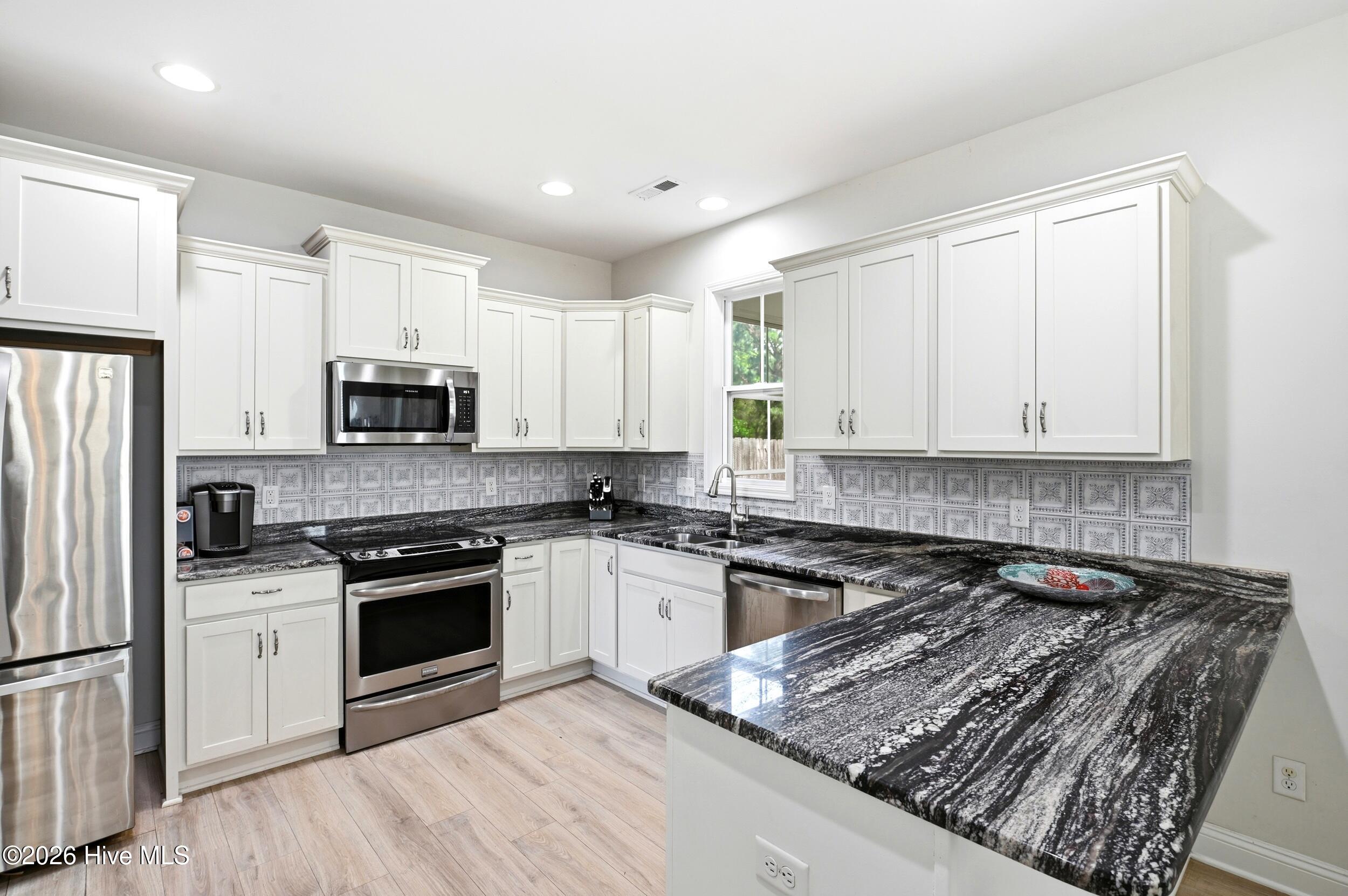 100567137 | Photo 13