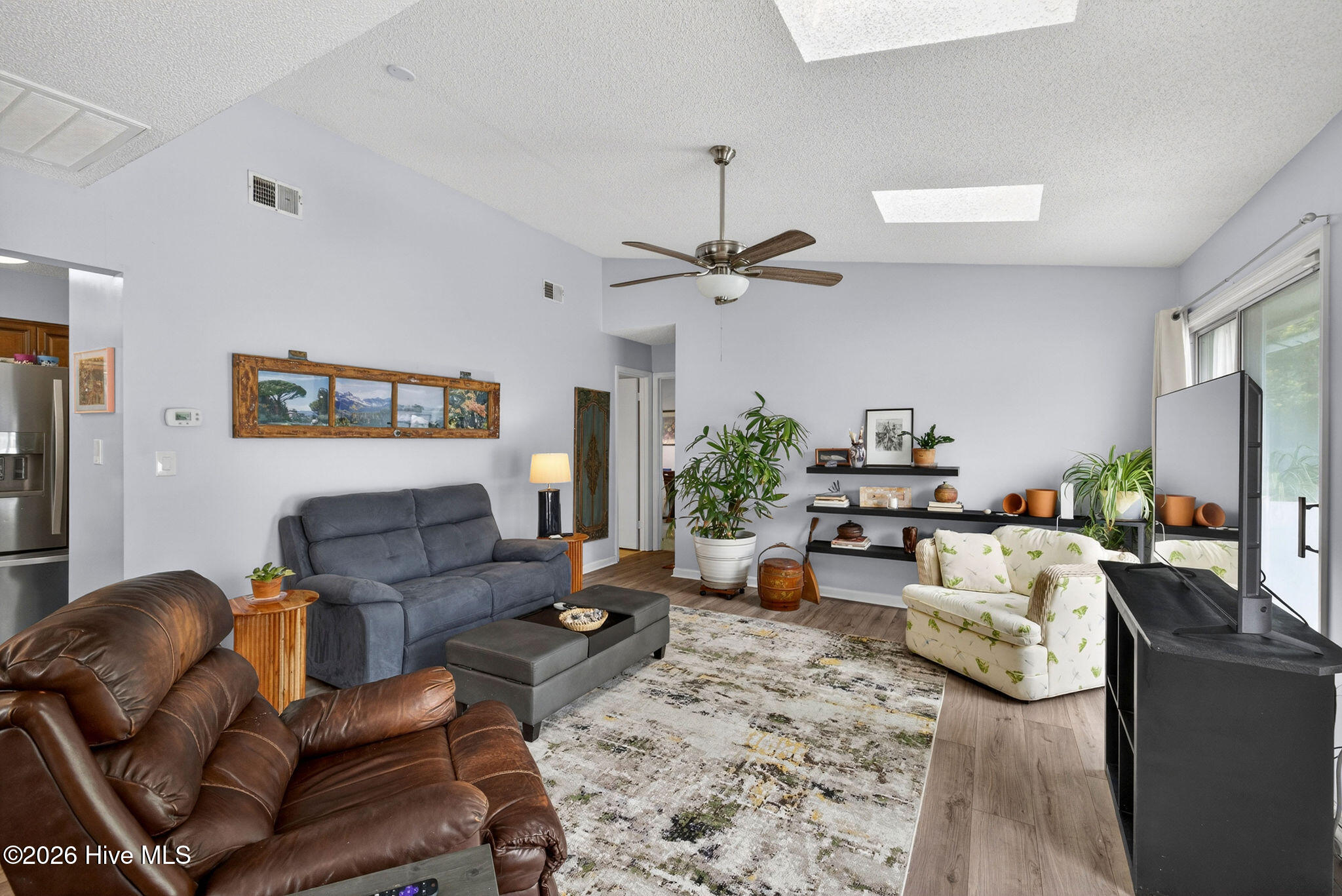 100570293 | Photo 14