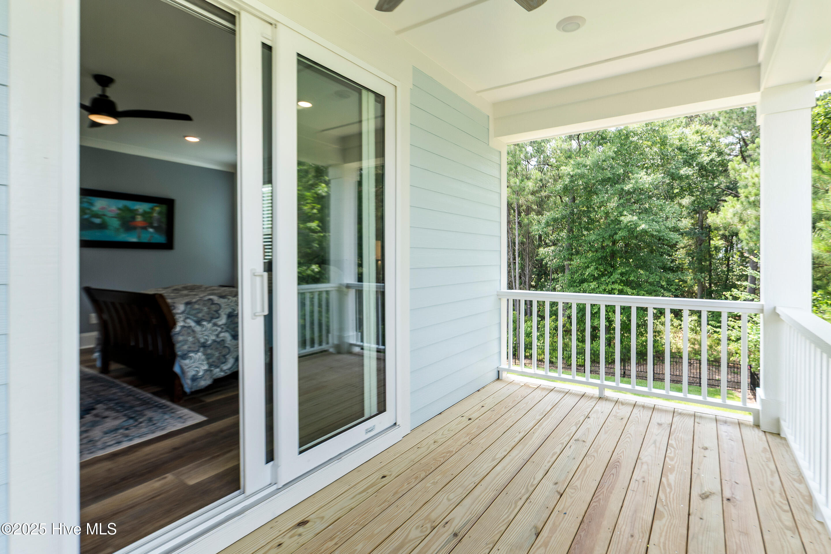 100526022 | Photo 28