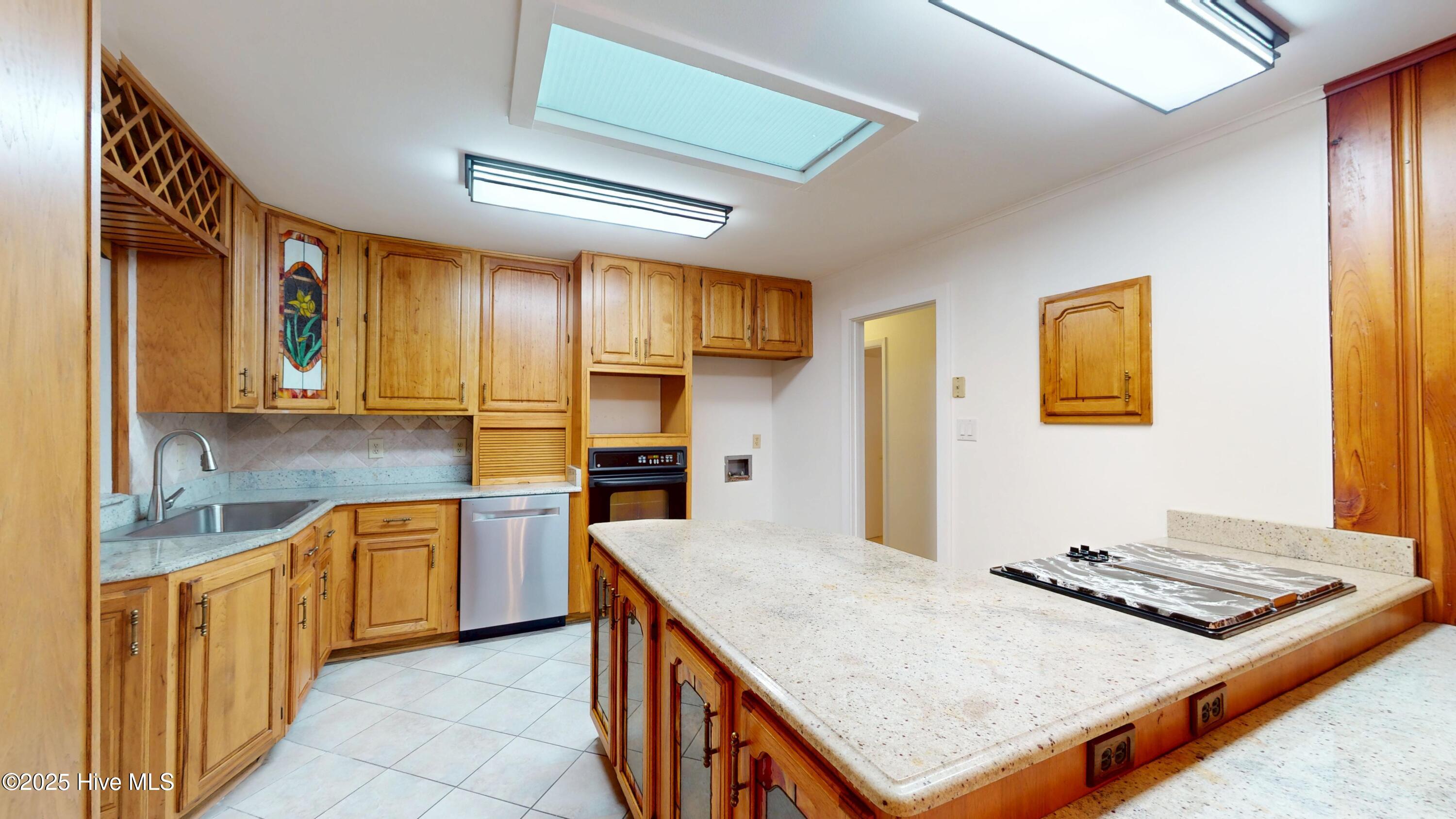 100536535 | Photo 10