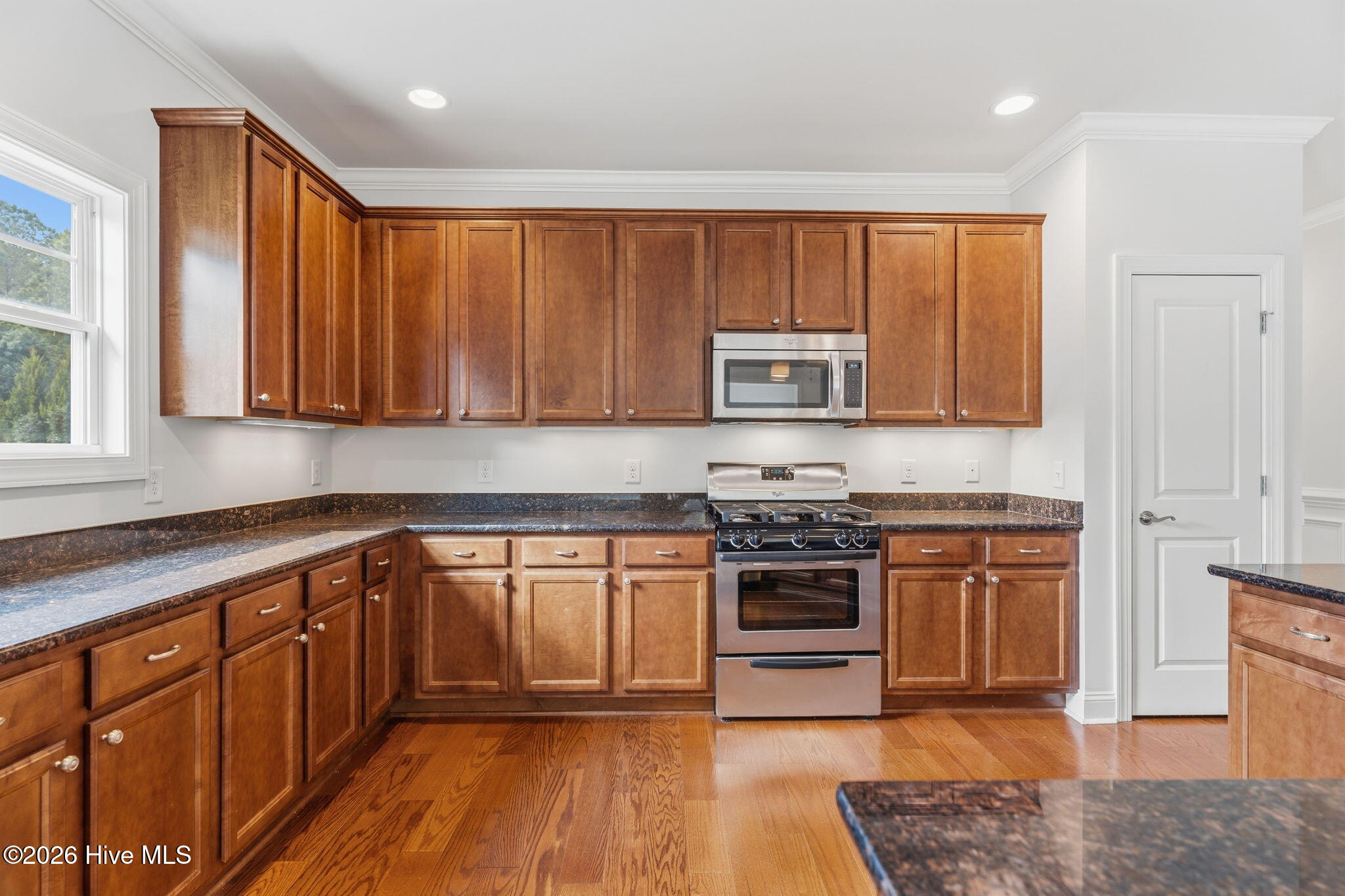 100558174 | Photo 12