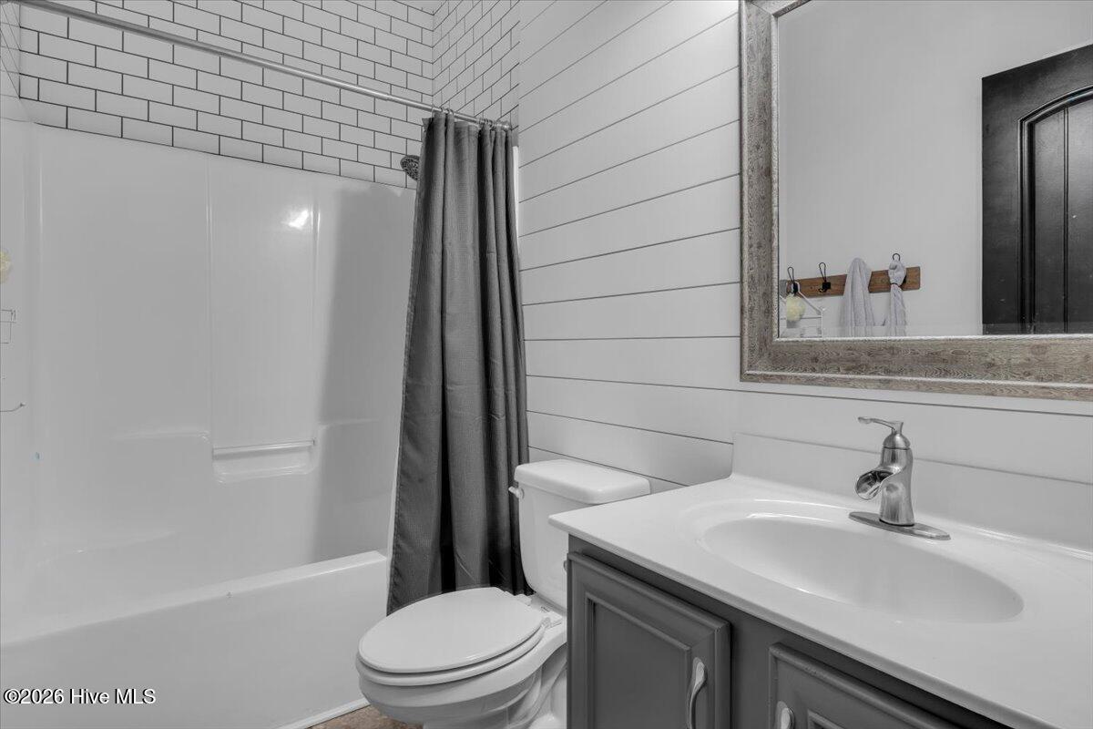 100570228 | Photo 22