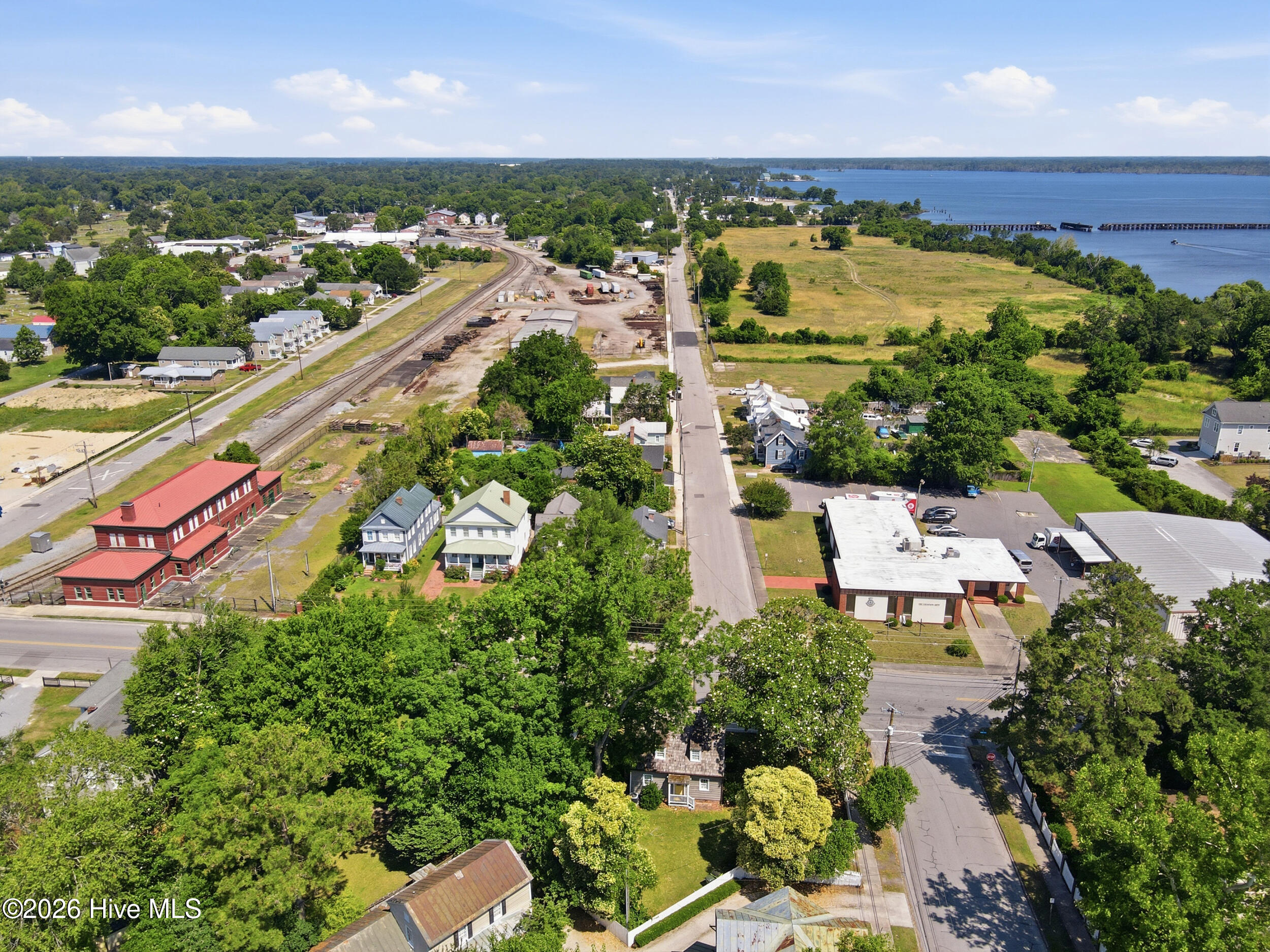 Exterior photo of 403 Queen Street, New Bern, NC 28560. MLS: 100583112